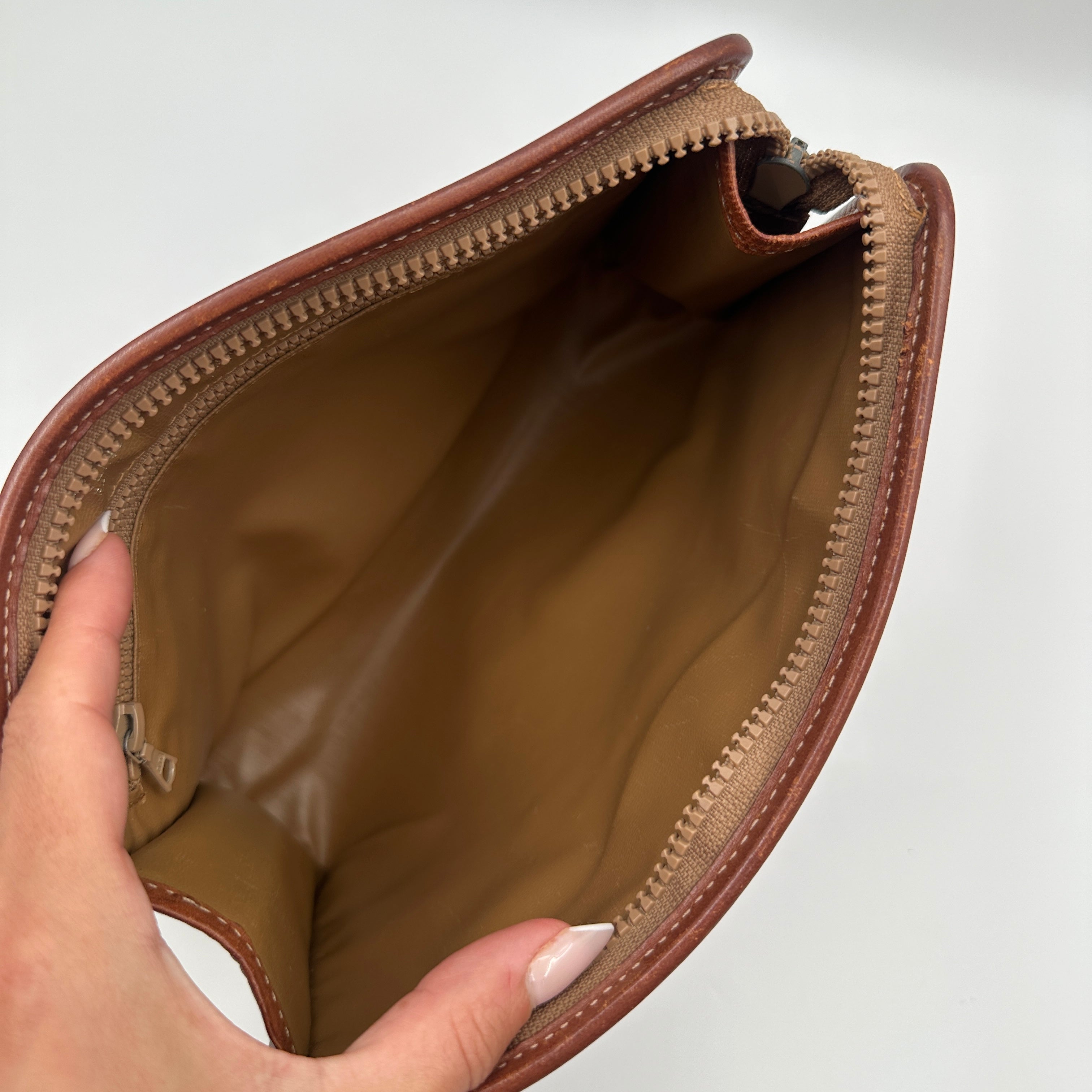 Macadam brown clutch