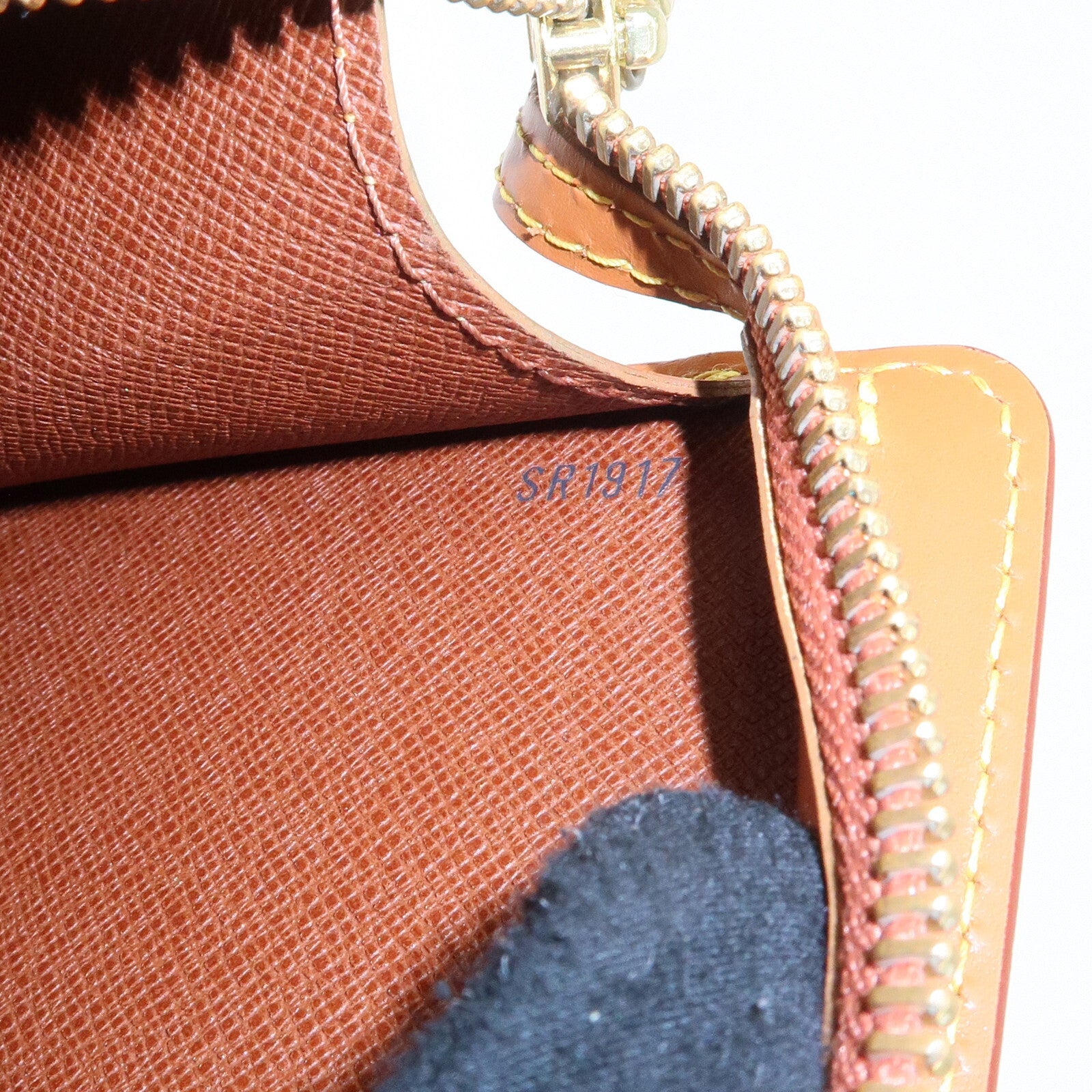 Louis Vuitton Clutch Bag - Zipang Gold, Epi Leather