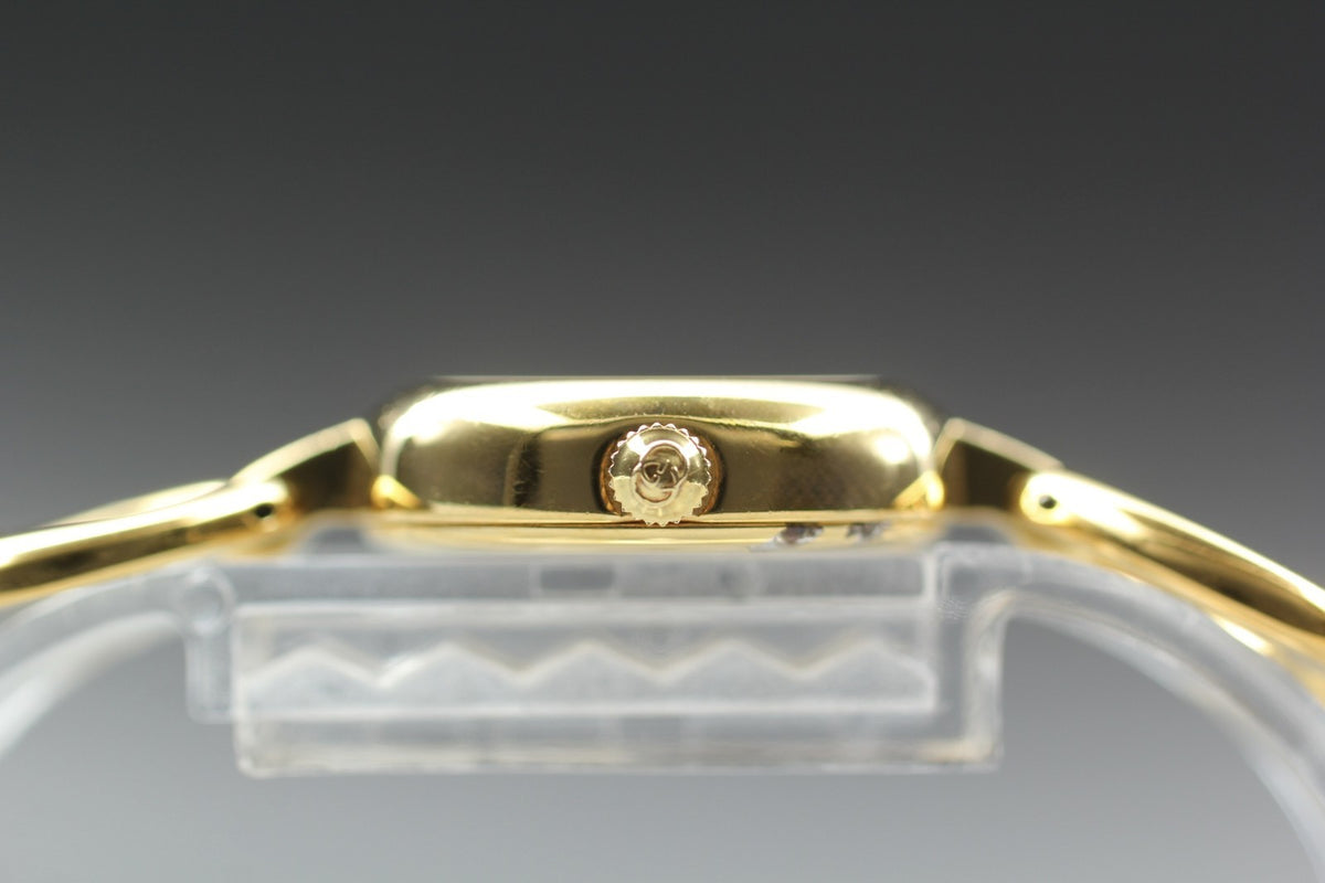 Gucci 1600 Wristwatch - Gold, Stainless Steel