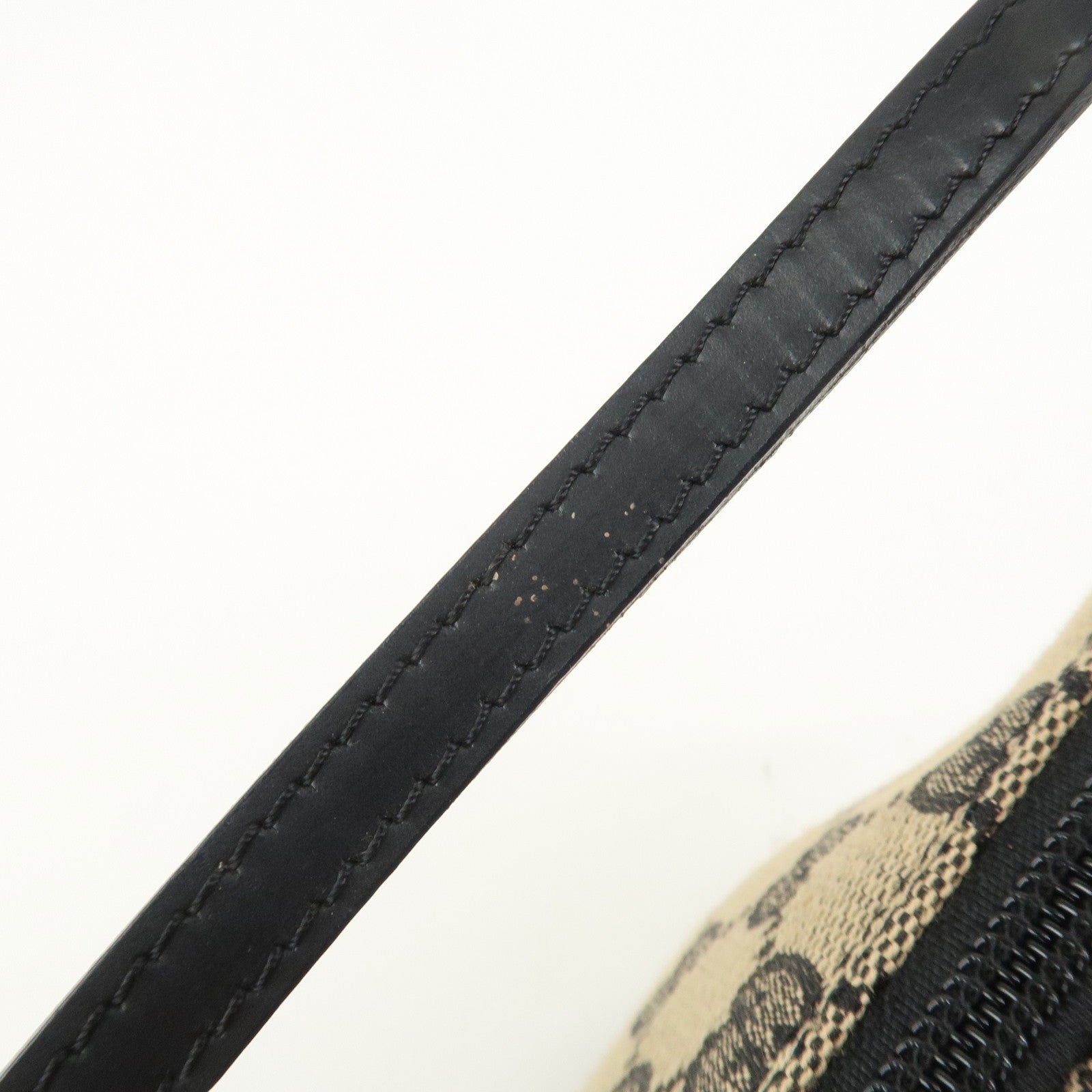 Gucci Boat Hand Bag - Beige, Canvas