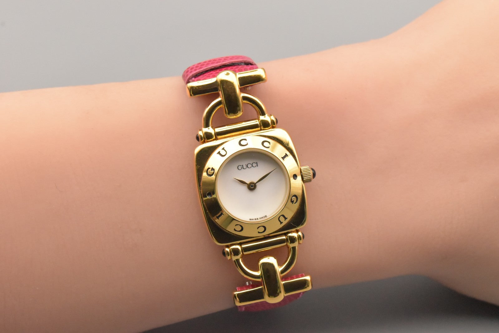 Gucci 6300L Wristwatch - White, Gold-Plated Base Metal