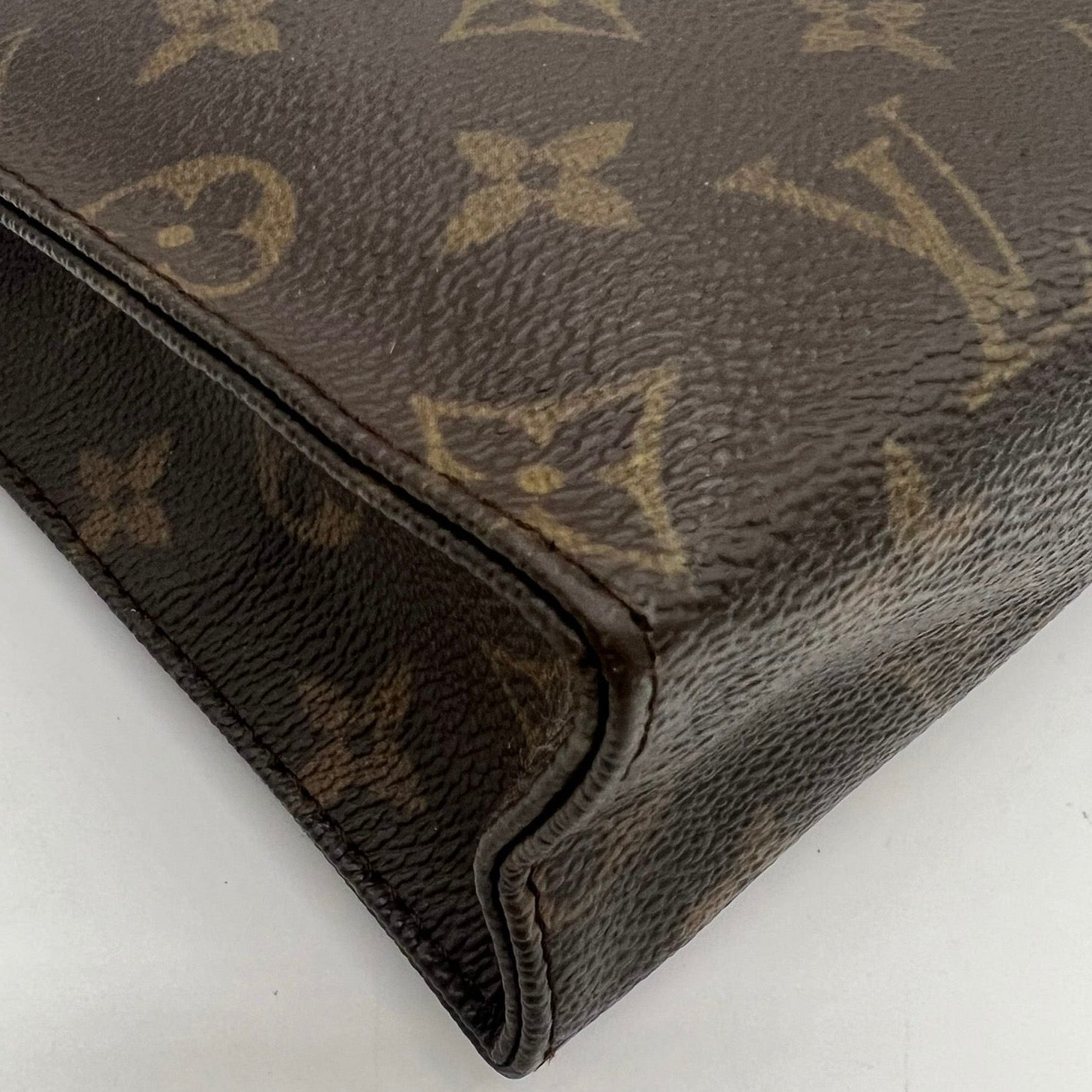 Louis Vuitton Cosmetics Clutch 26