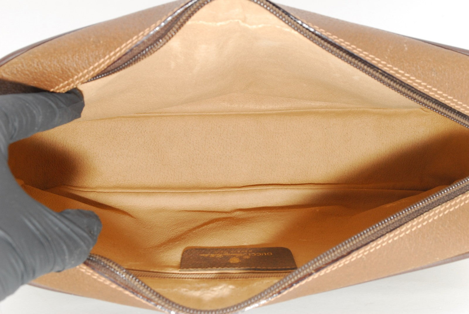 Gucci GG Supreme Clutch - Beige, PVC Leather