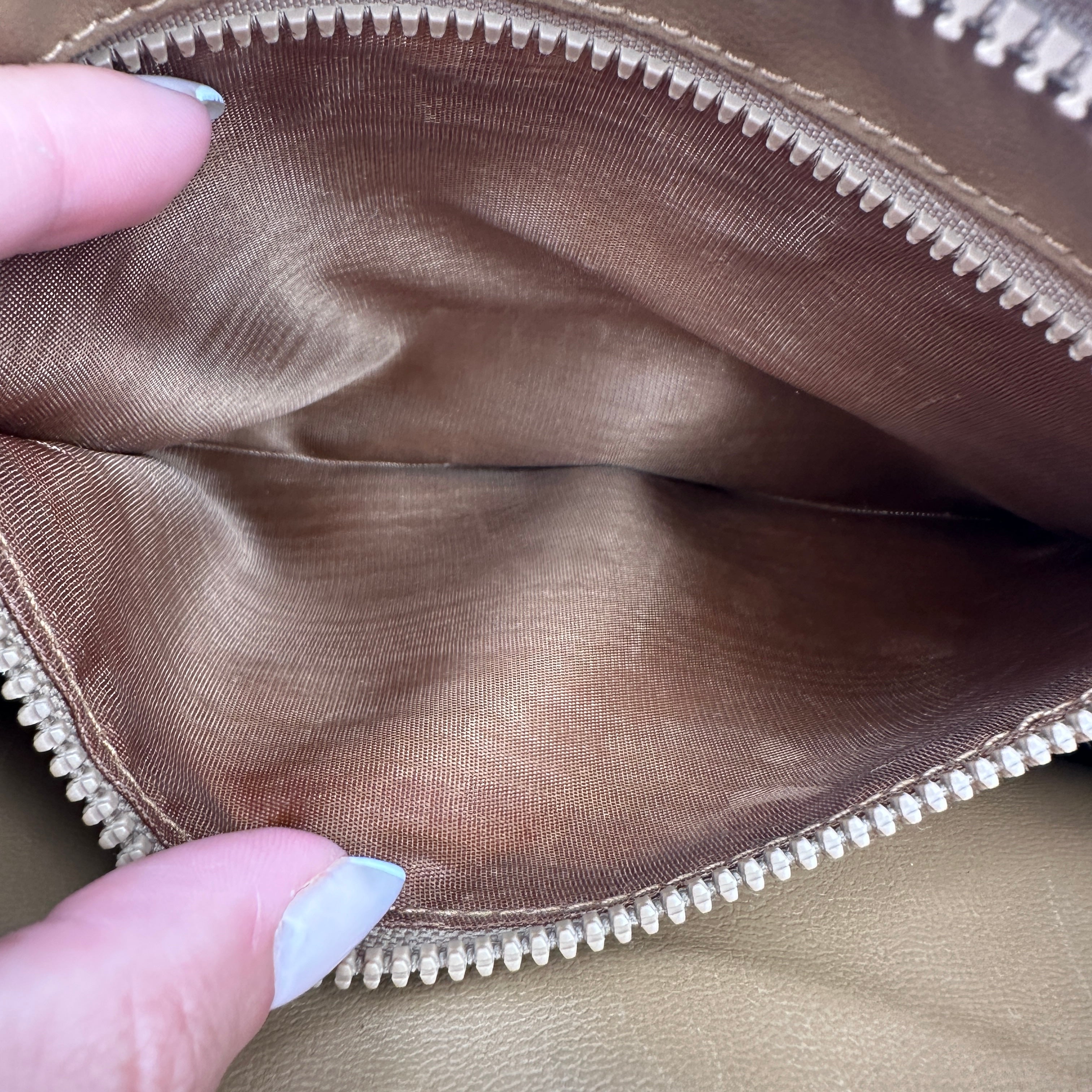 Macadam brown clutch