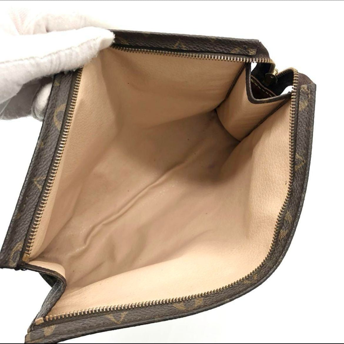 Louis Vuitton Cosmetics Clutch 26