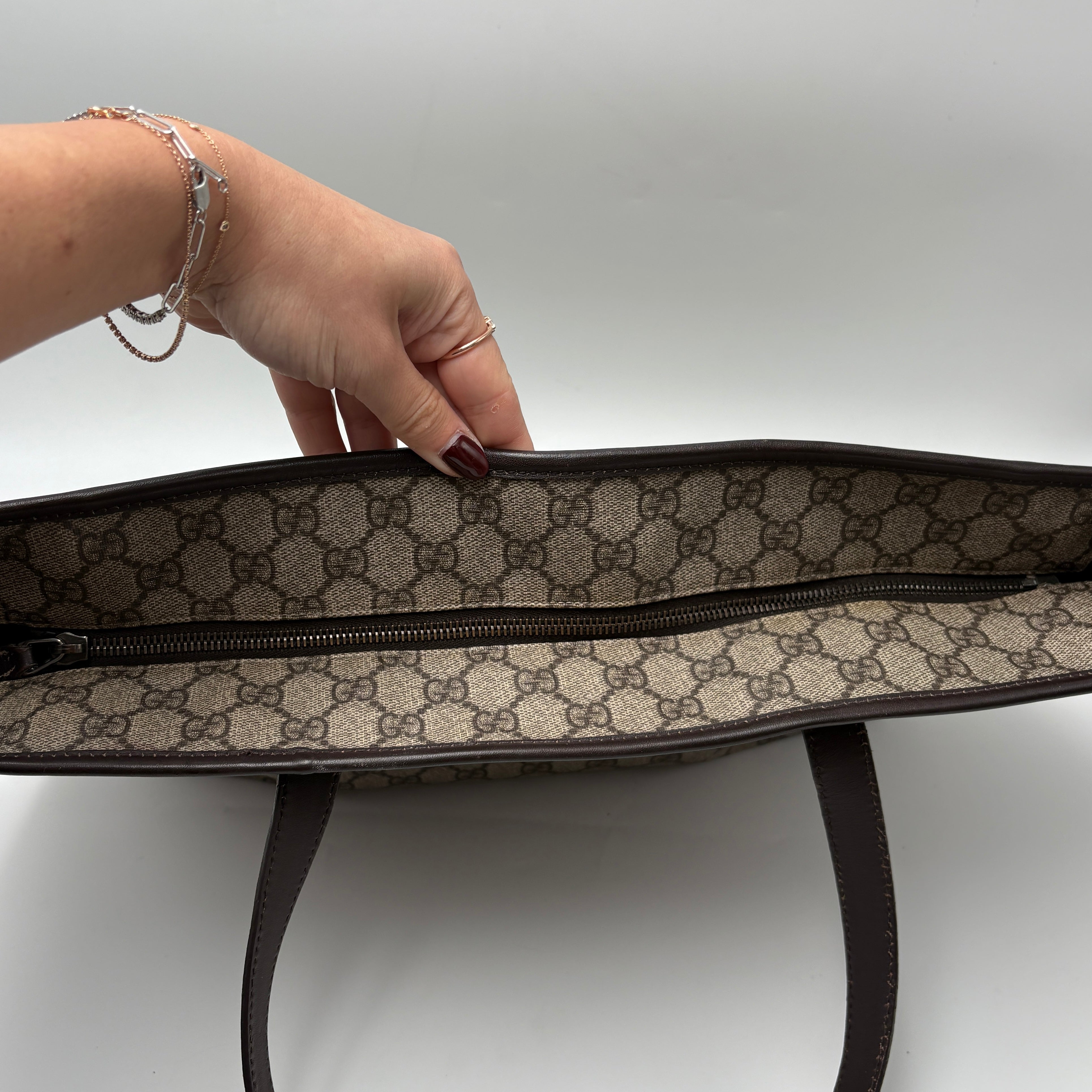 Gucci Supreme Tote bag