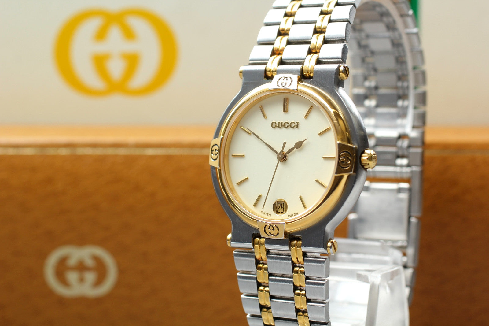 Gucci 9000M Wristwatch - Gold, Stainless Steel- קוטר 32 מ״מ