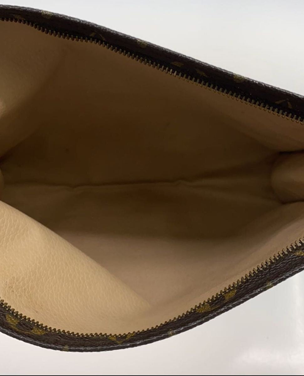 Louis Vuitton Cosmetics Clutch 26