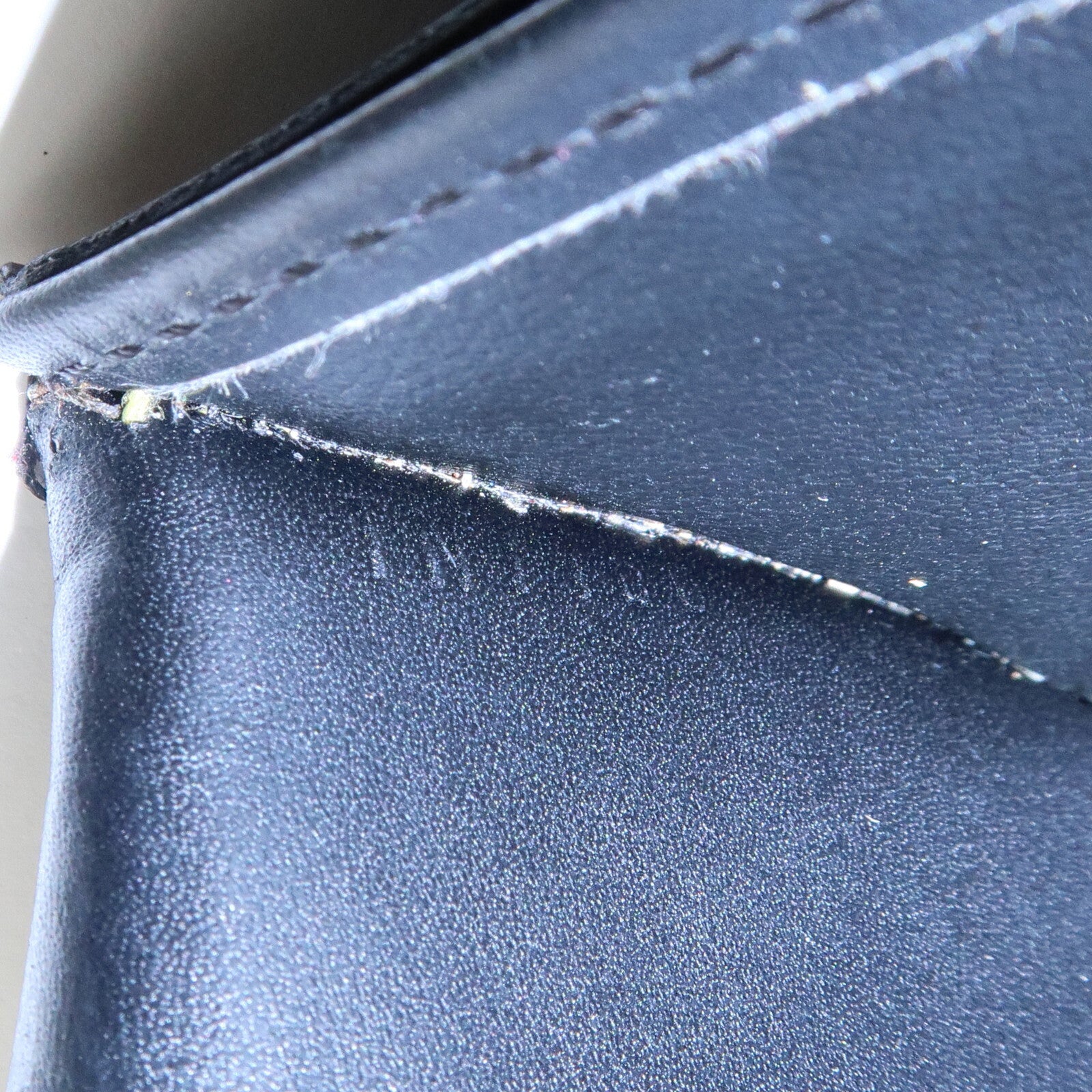 Louis Vuitton Portefeuille Favori Wallet - Noir, Suhari Leather