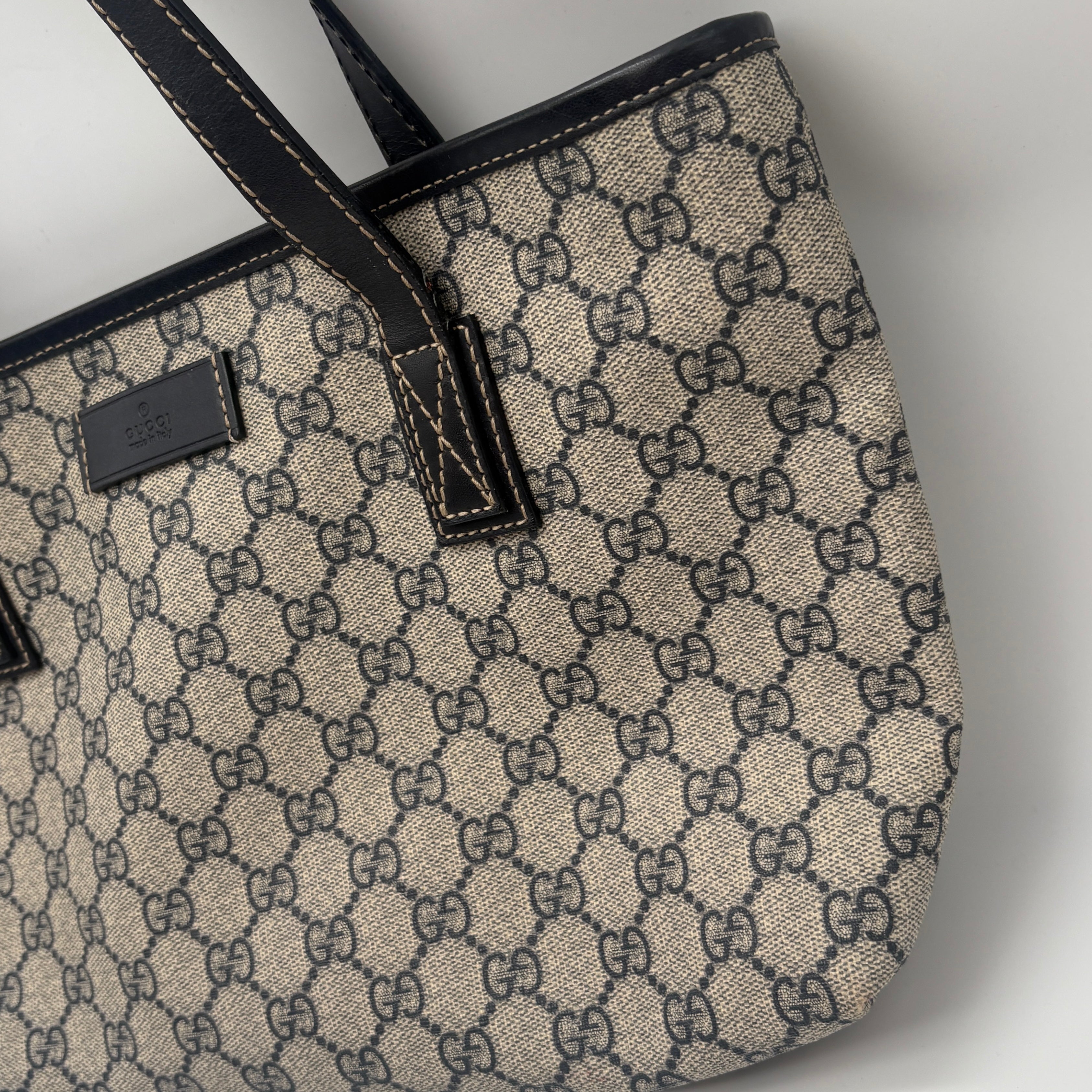 Gucci Supreme Tote bag