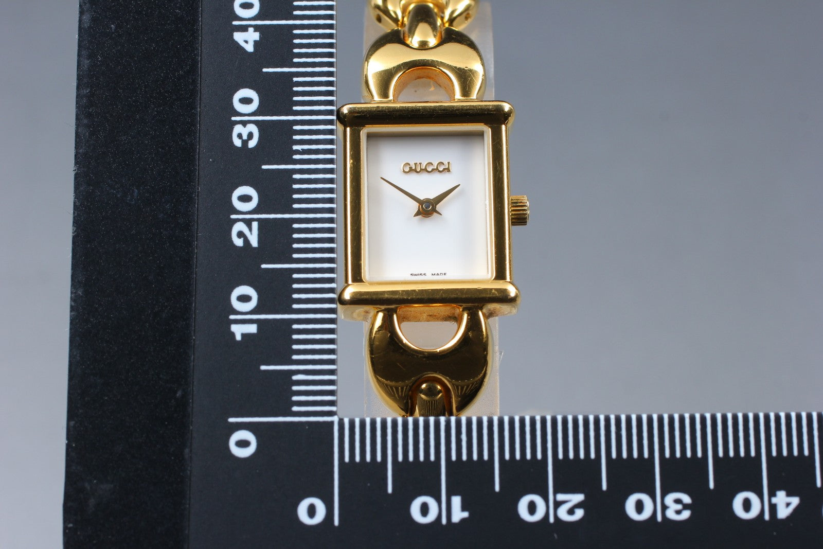 Gucci 1800L.2 Wristwatch - Gold, Stainless Steel, Leather