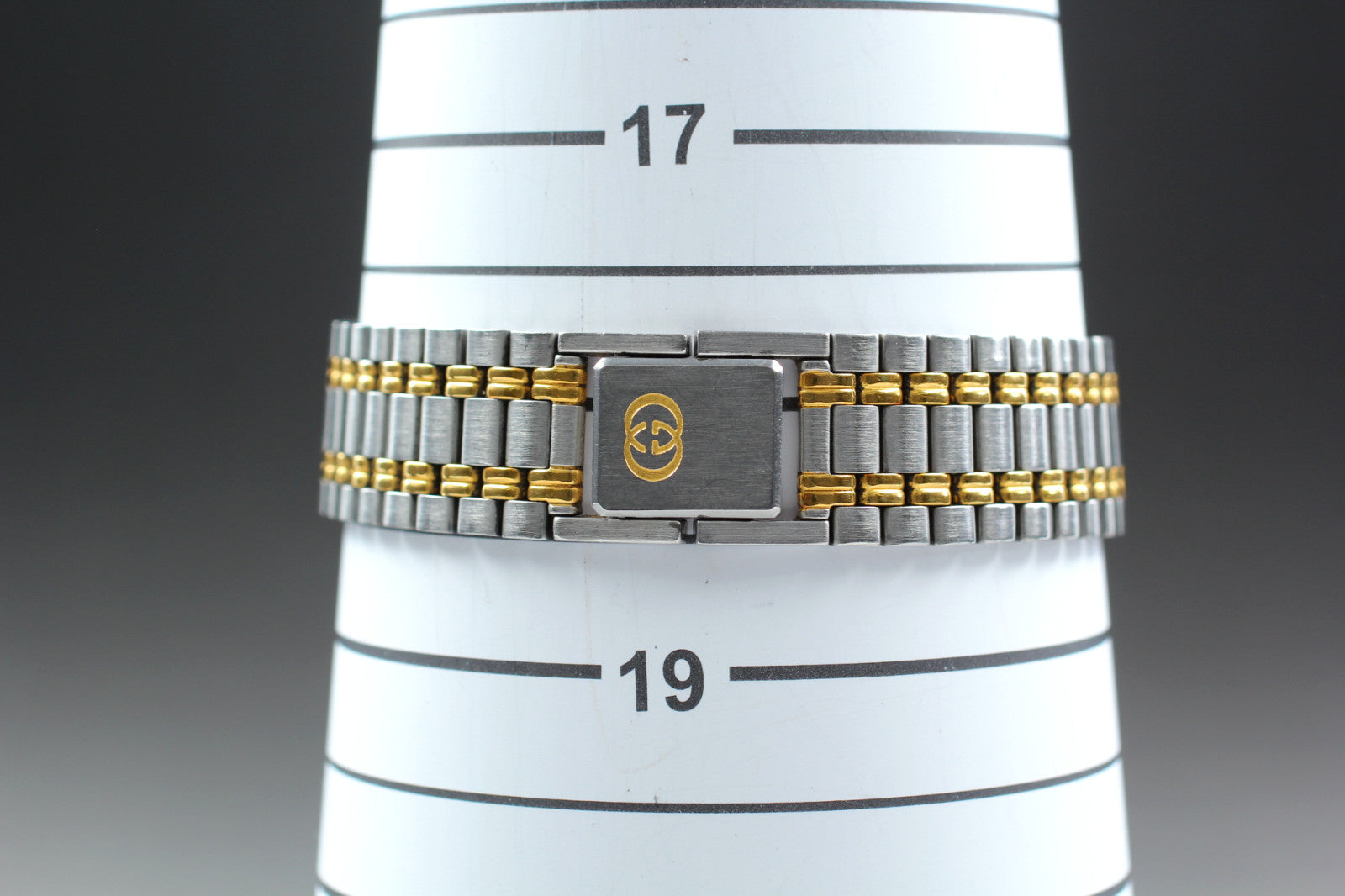 Gucci 9000M Wristwatch - Gold, Stainless Steel- קוטר 32 מ״מ