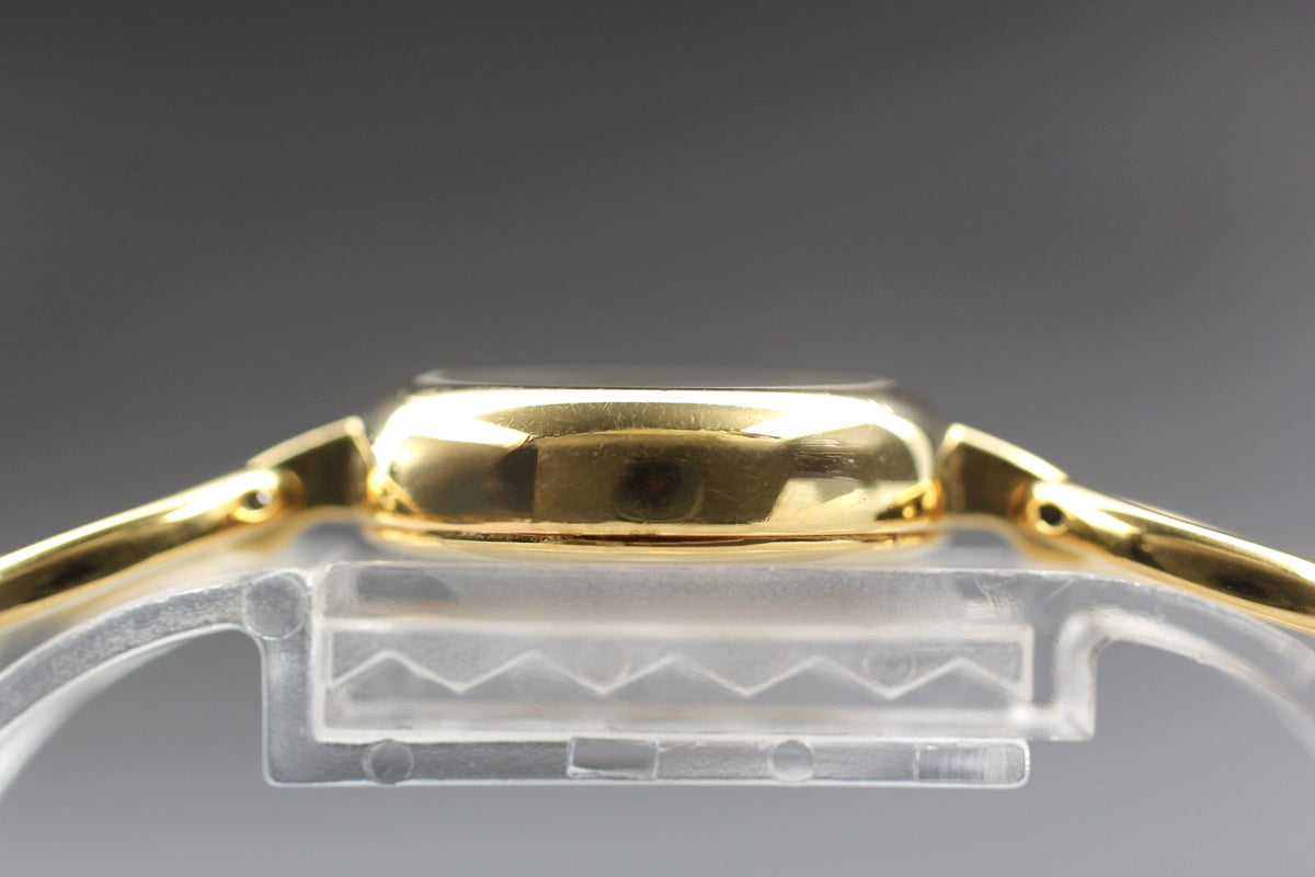 Gucci 1600 Wristwatch - Gold, Stainless Steel