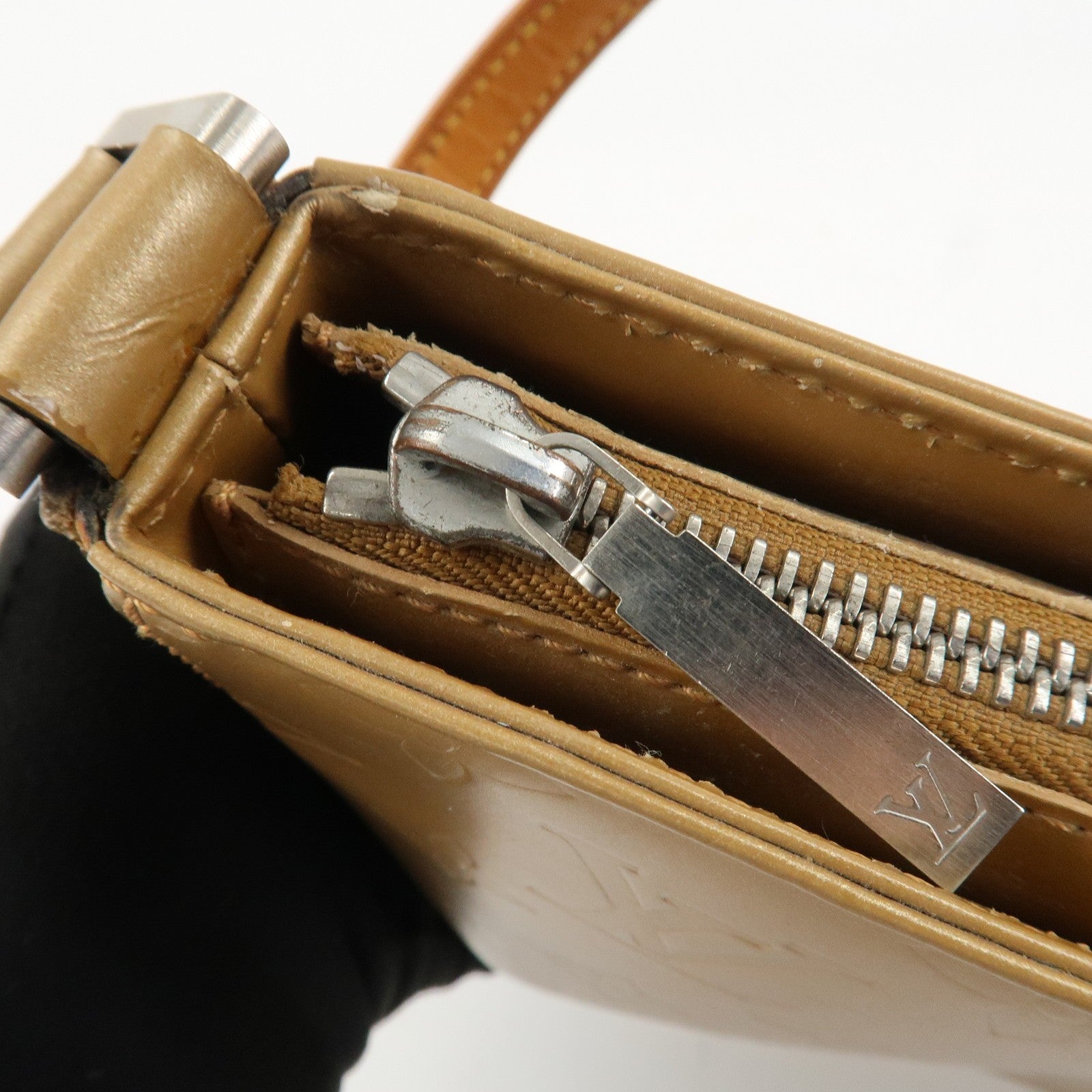 Louis Vuitton Shoulder Bag - Ambre, Verni Leather