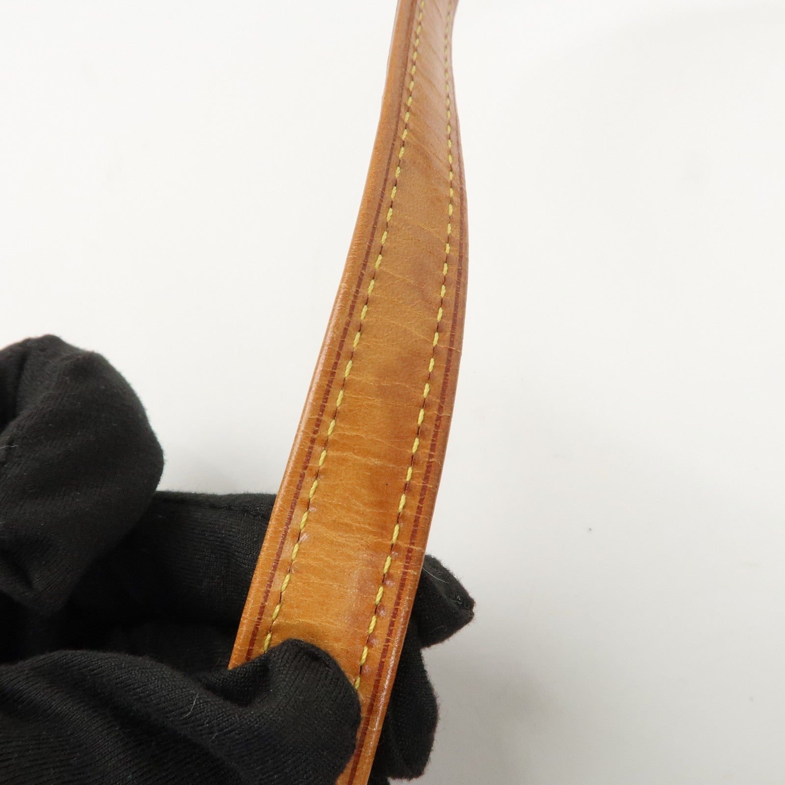 Louis Vuitton Shoulder Bag - Ambre, Verni Leather