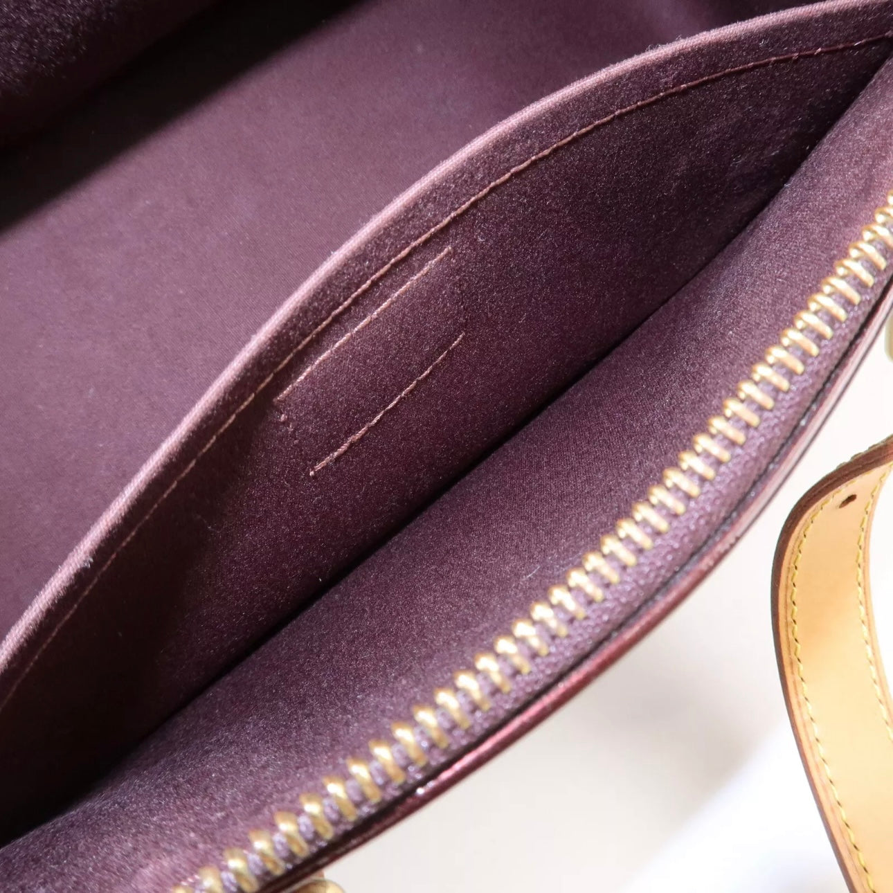 Louis Vuitton Monogram Vernis Rosewood Avenue Hand Bag