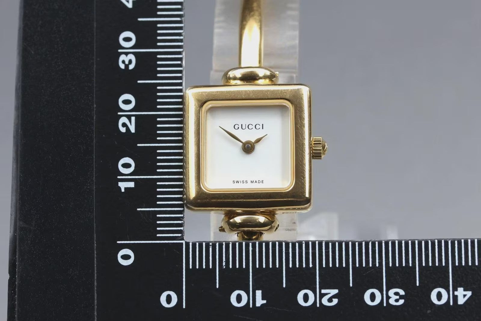 Gucci 1900L Wristwatch - Gold, Stainless Steel