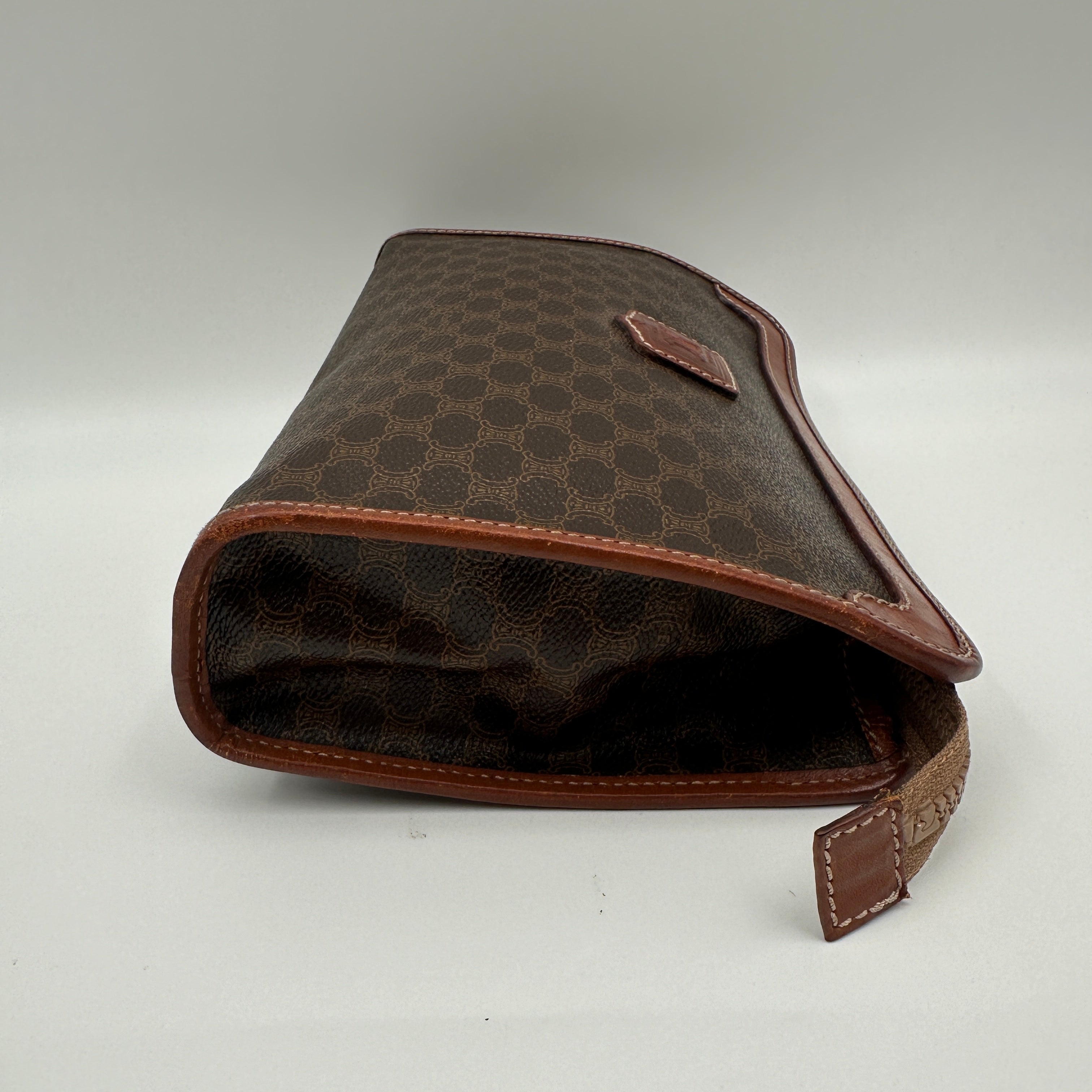 Macadam brown clutch