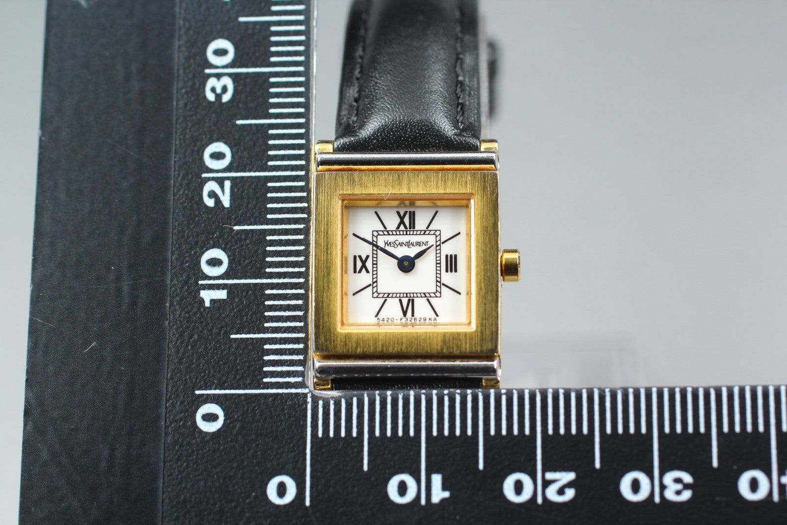 Yves Saint Laurent 5420-F47599 Women's Watch - Gold, Stainless Steel