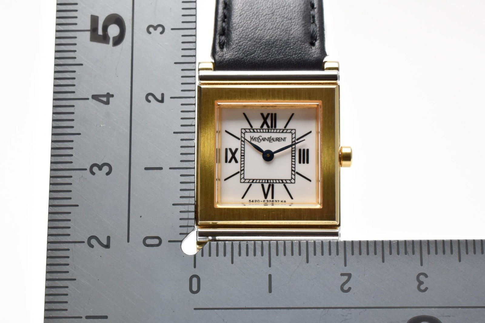 Yves Saint Laurent 5420-F47611 Wristwatch - White, Leather