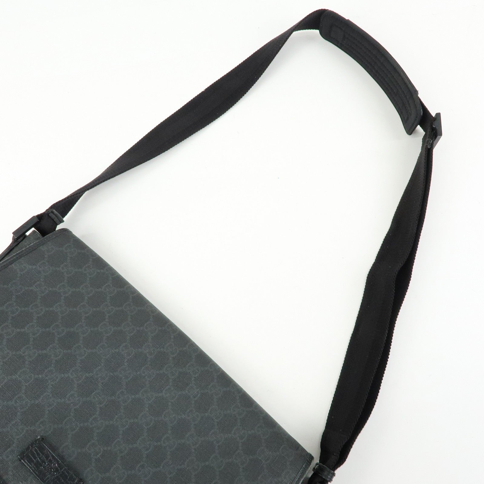 GUCCI GG Supreme Leather Shoulder Bag Crossbody Bag Black