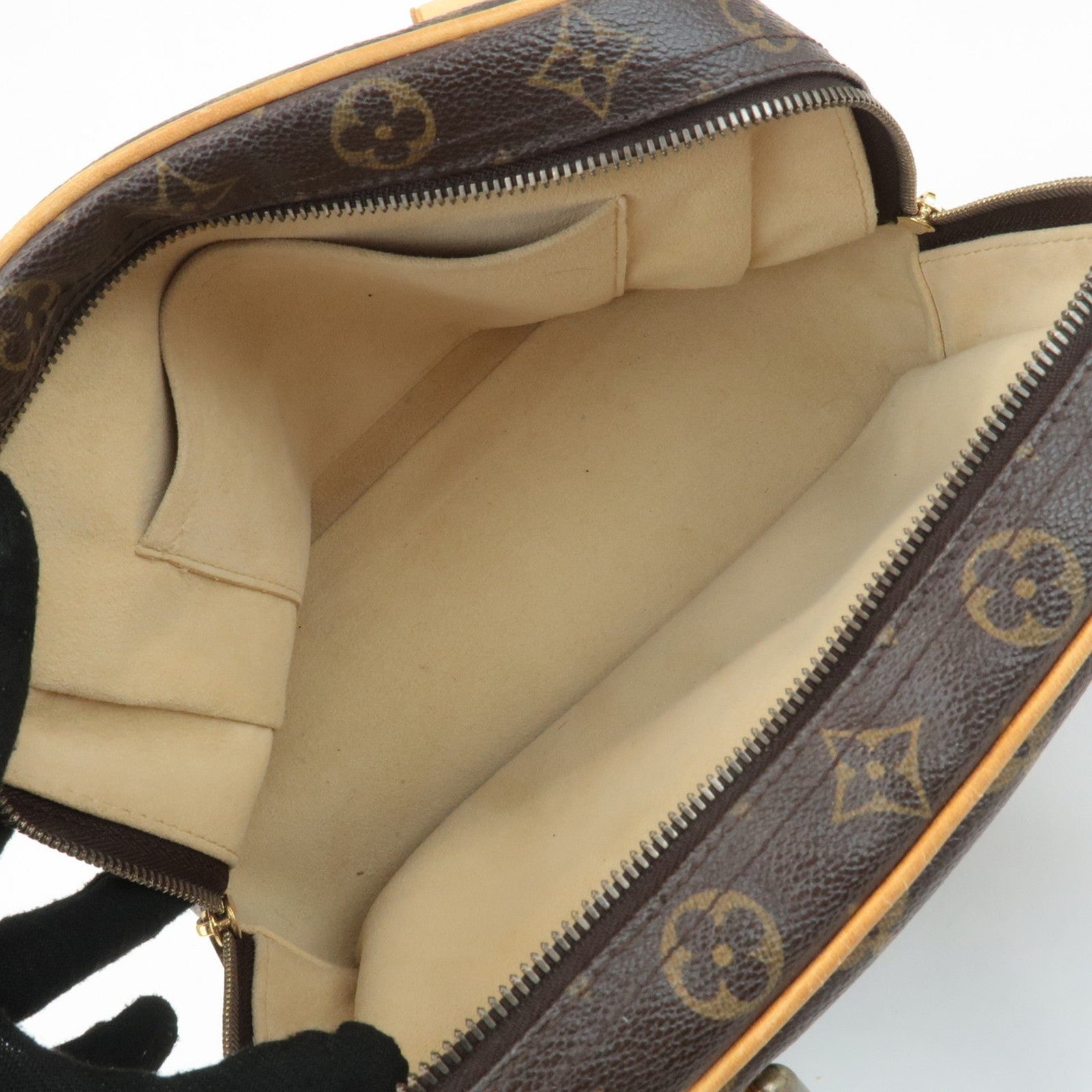 Louis Vuitton Monogram Manhattan PM Handbag - Brown, Monogram Canvas