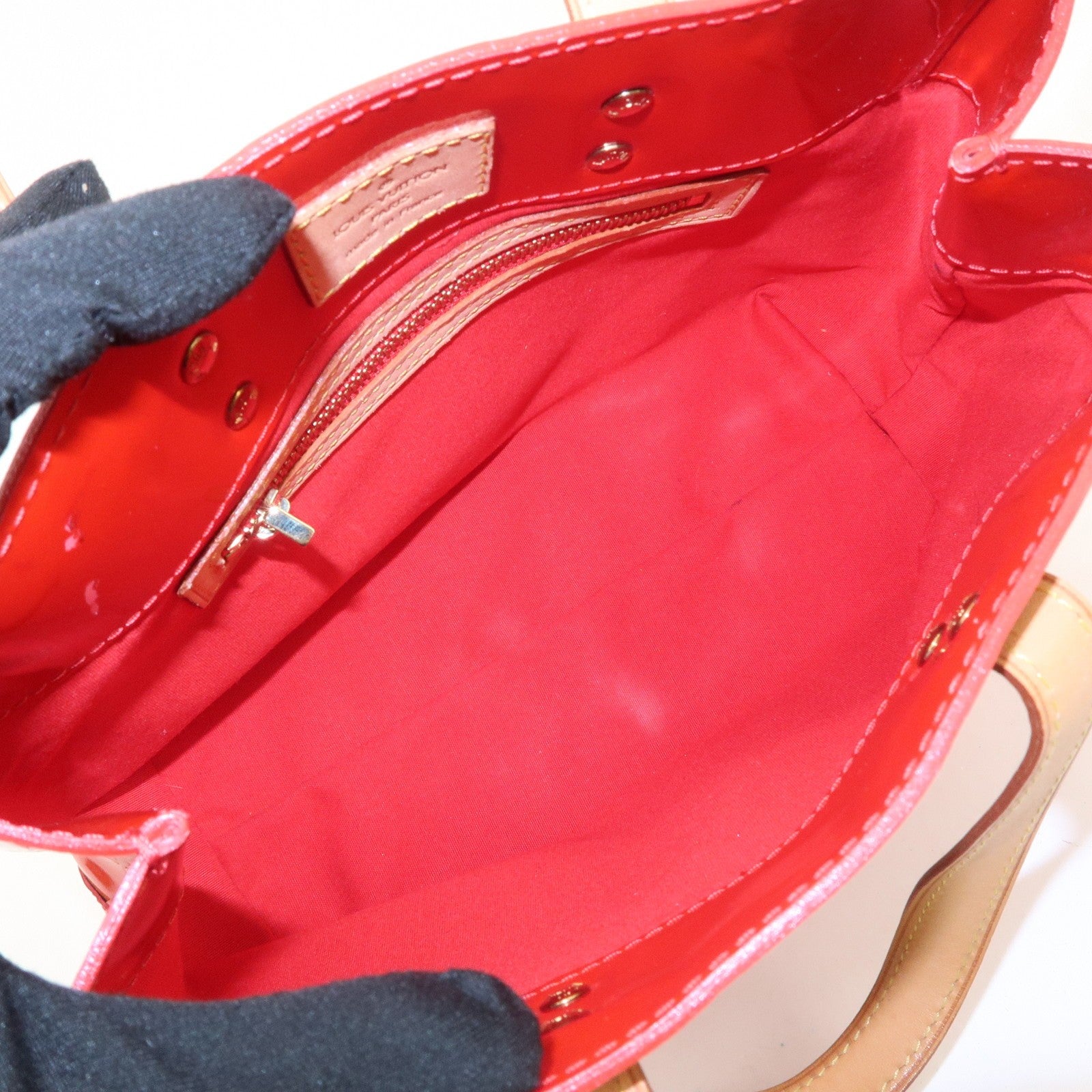 Louis Vuitton Handbag - Rouge, Vernis Leather