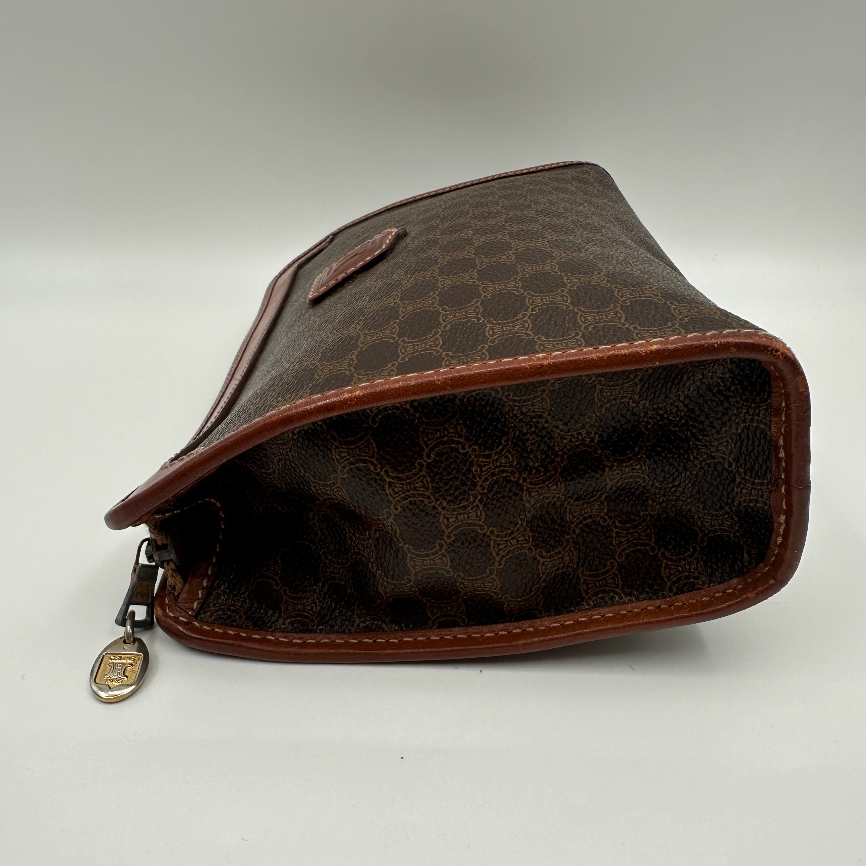 Macadam brown clutch