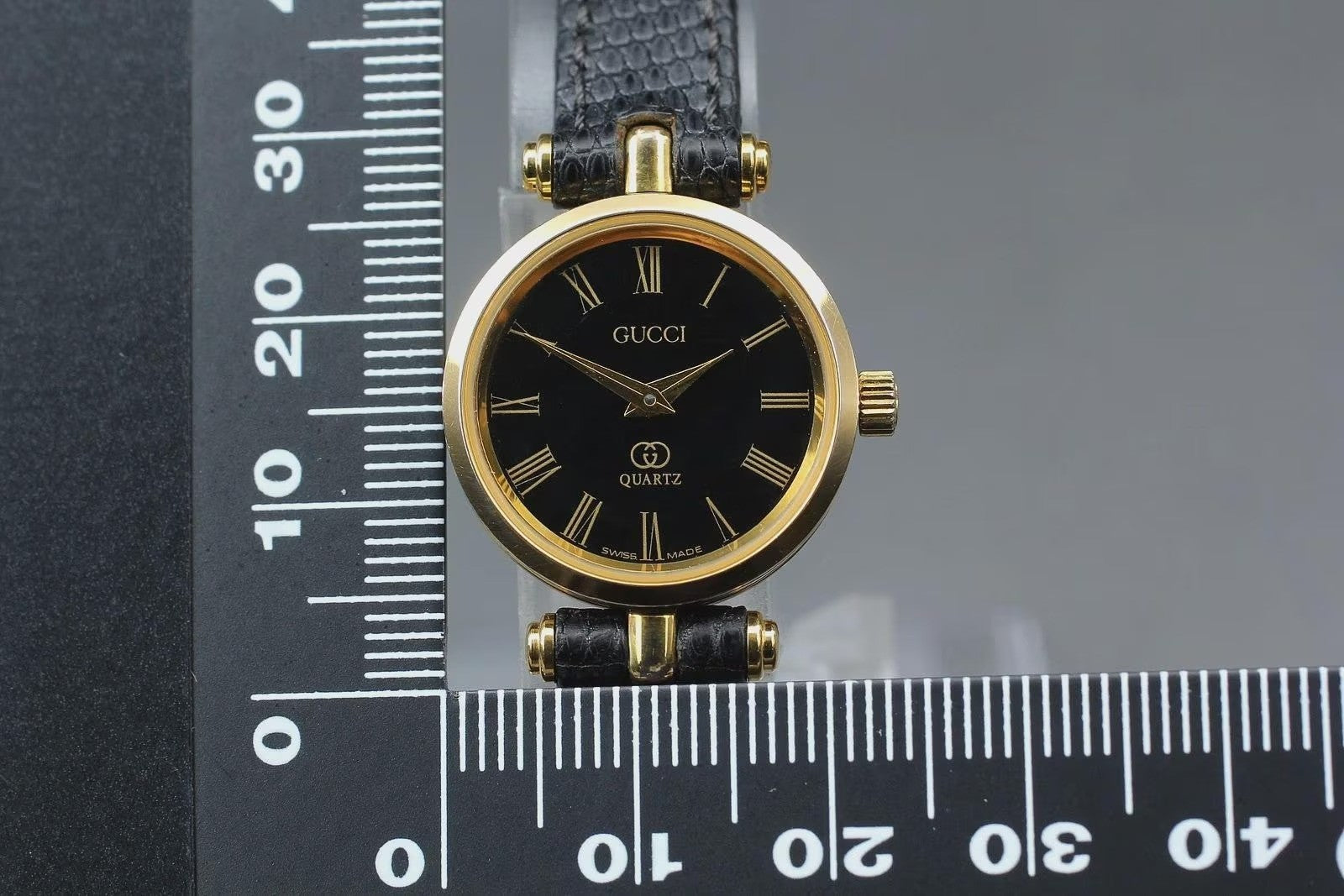 Gucci 2000L Wristwatch - Black, Leather