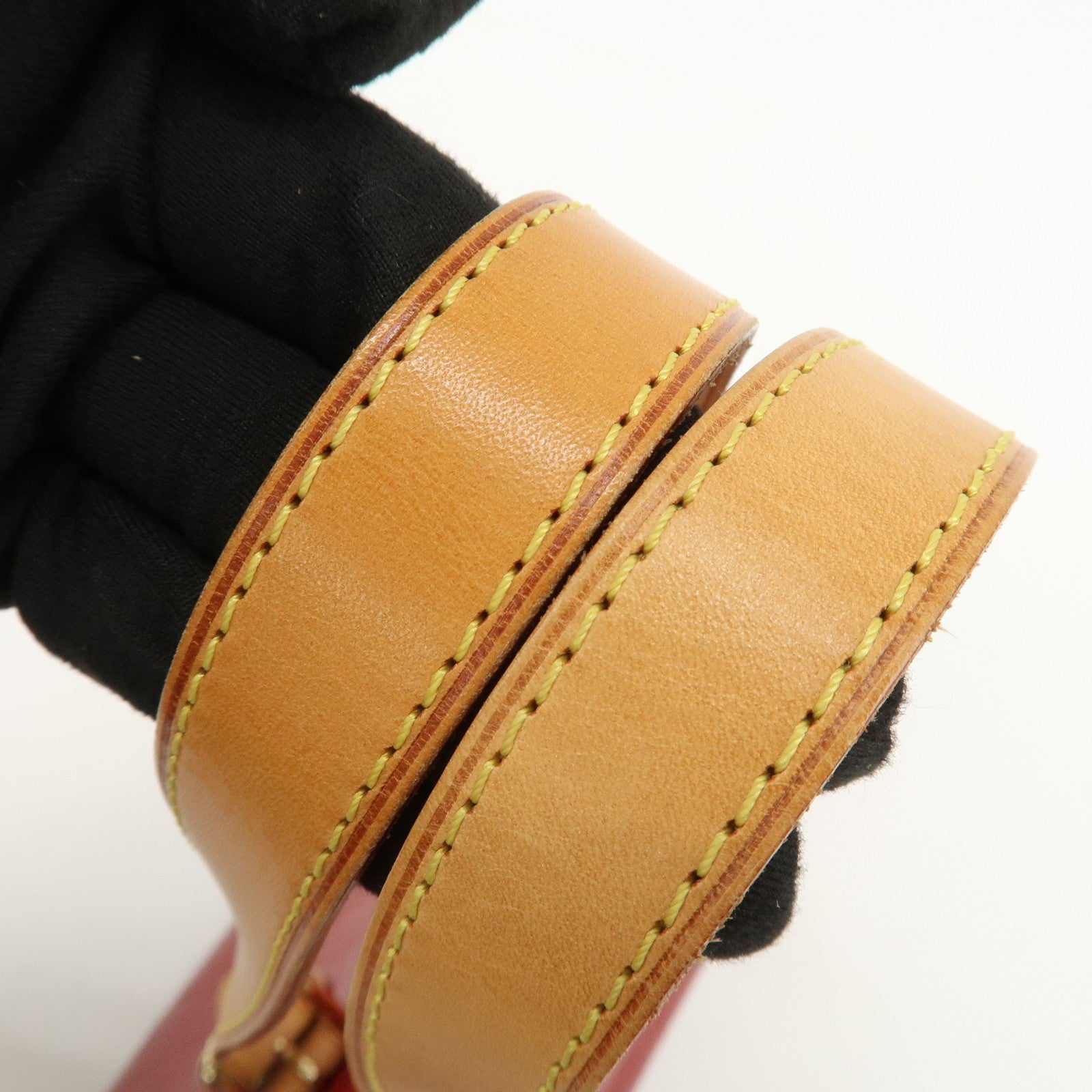 Louis Vuitton Vernis Rosewood Avenue Handbag - Pomme D'Amour, Vernis Leather