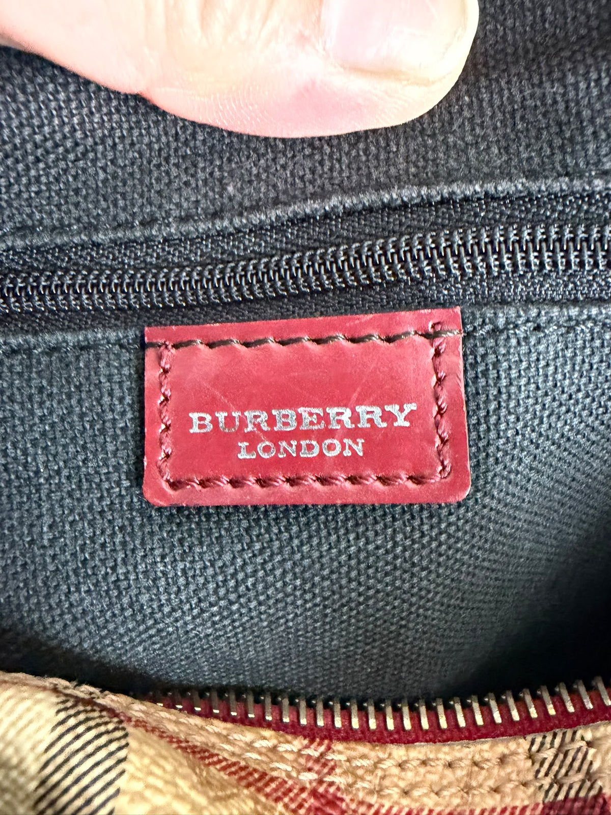 BURBERRY Nova Check Hand Bag- קשה להשגה!
