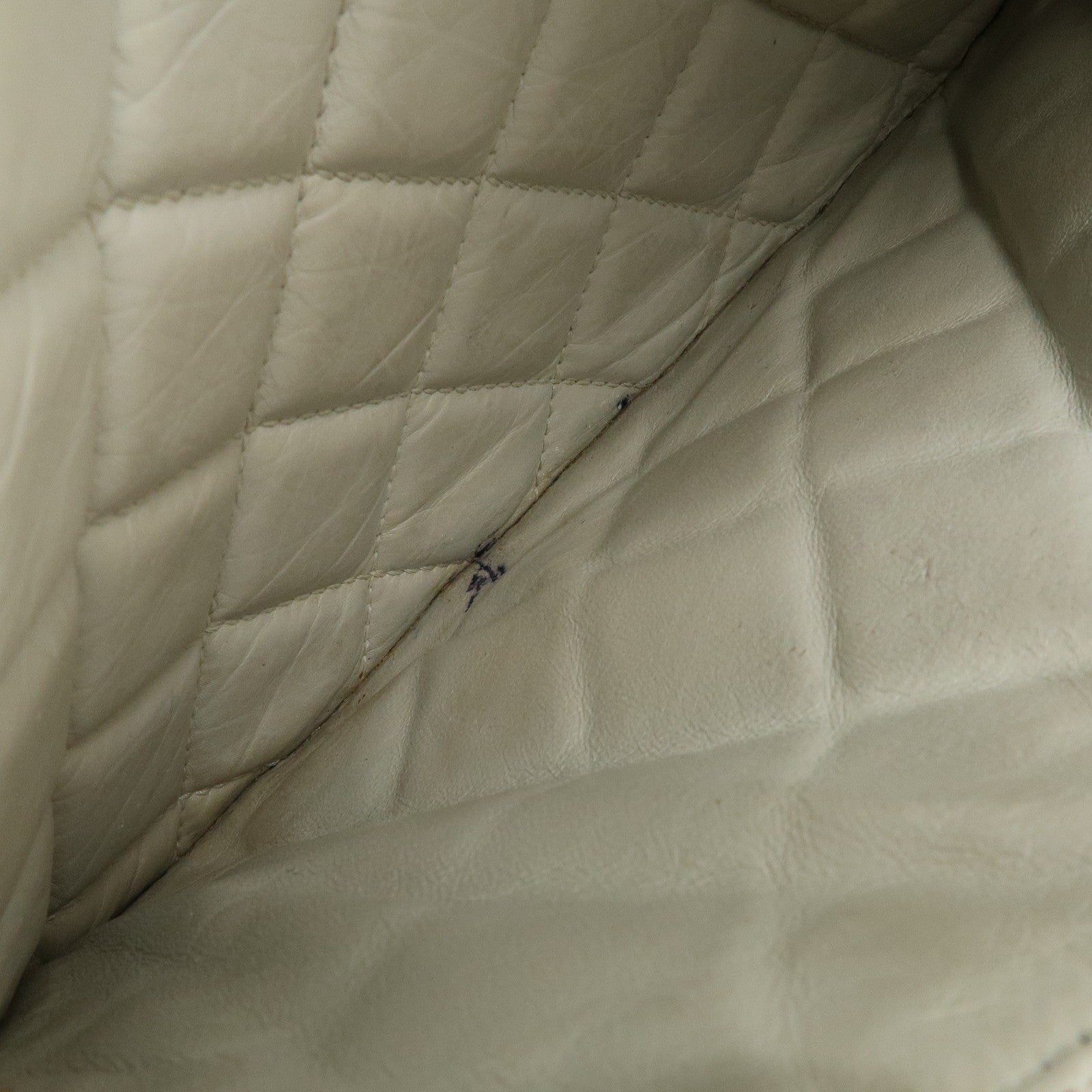 Chanel A34318 Shoulder Bag - Ivory, Leather