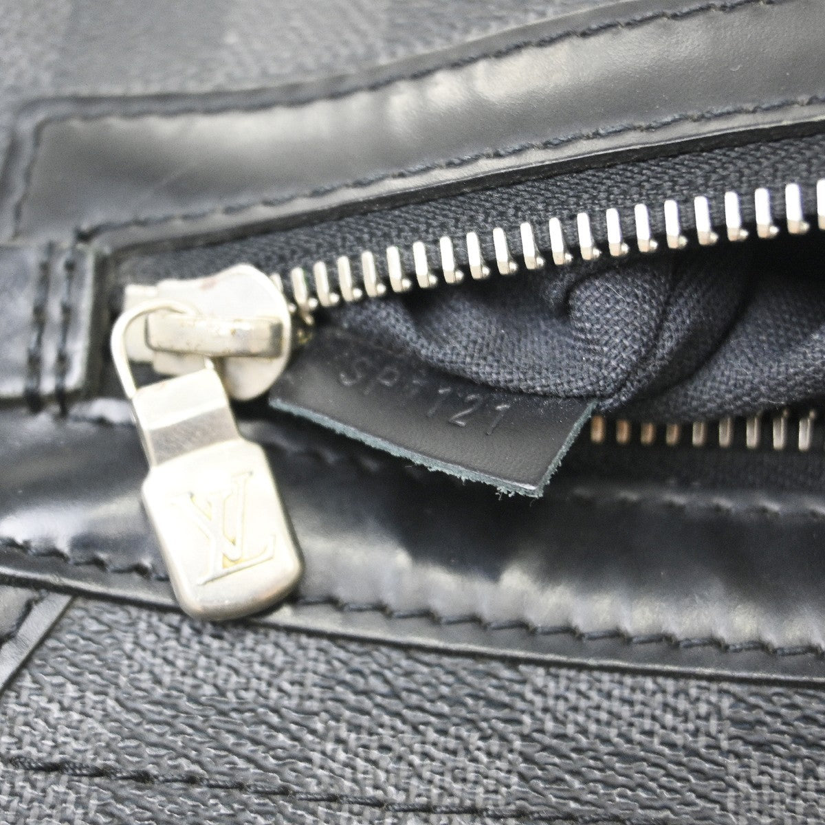 Louis Vuitton Daniel MM Messenger Bag - Black, Damier Canvas, Leather