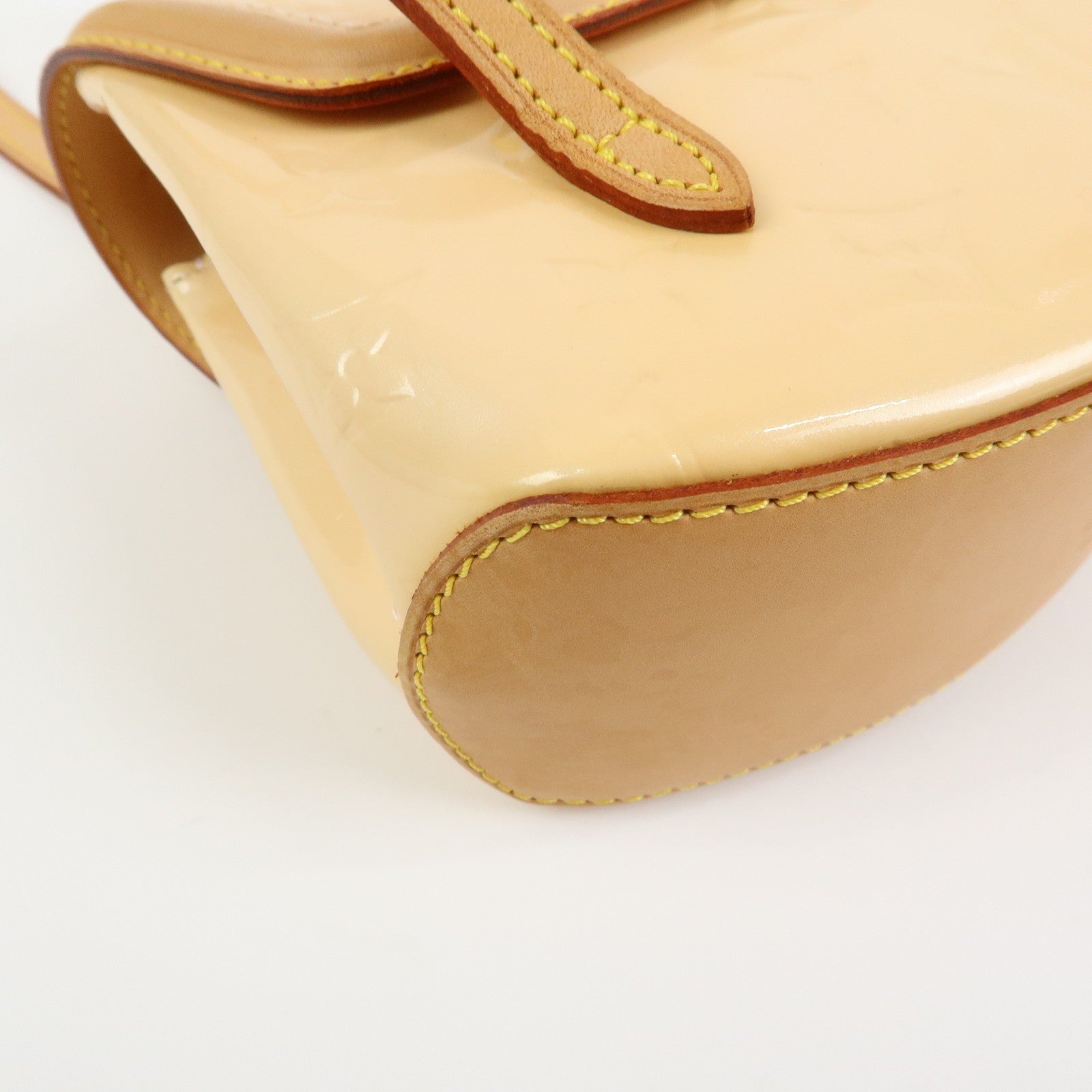 Louis Vuitton Shoulder Bag - Marshmallow Pink, Vernis Leather