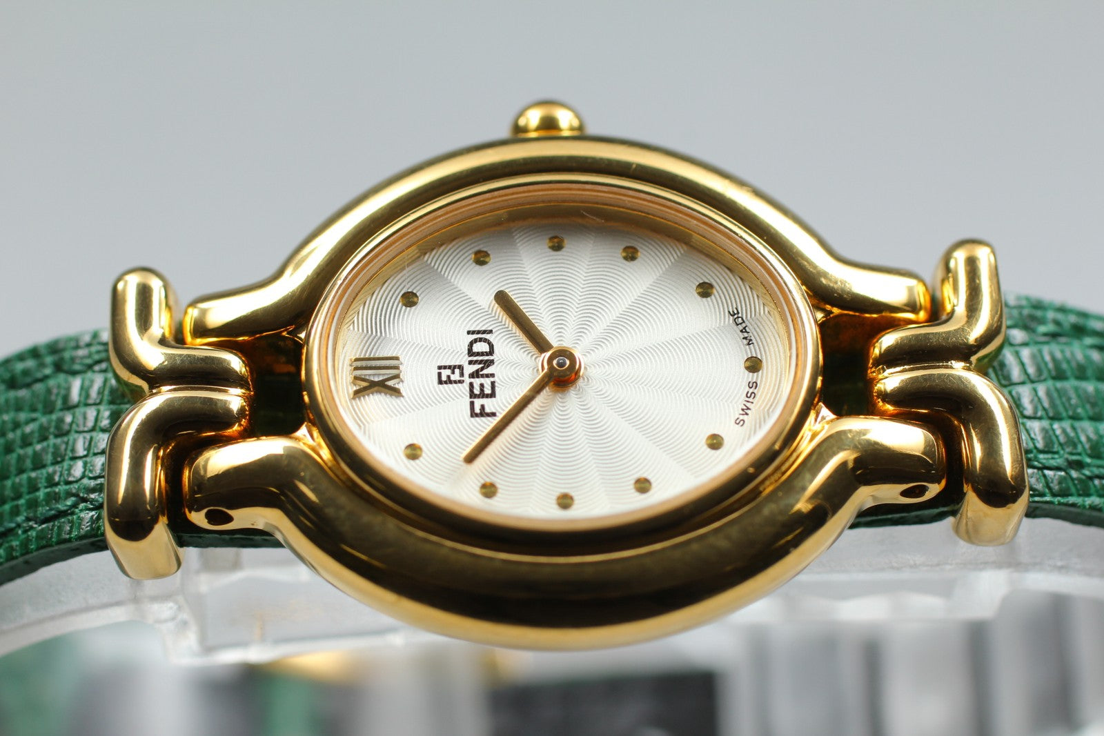 Fendi 640L Wristwatch - Gold, Stainless Steel- מגיע עם כל הרצועות!