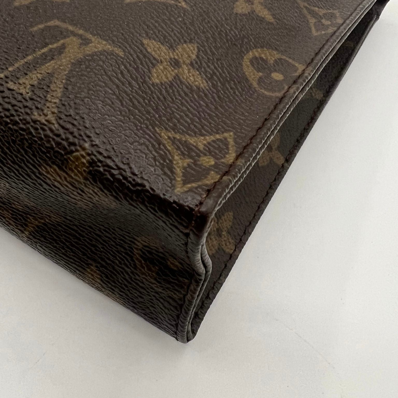 Louis Vuitton Cosmetics Clutch 26