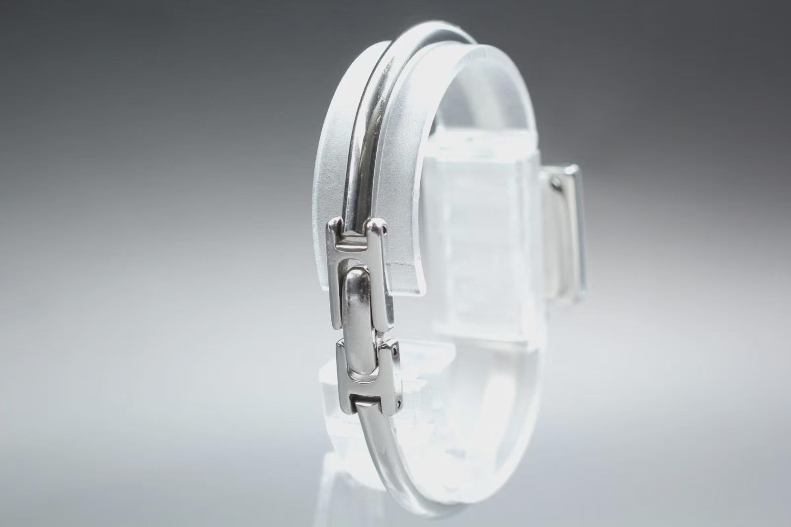 Gucci 1900L Wristwatch - Silver, Stainless Steel