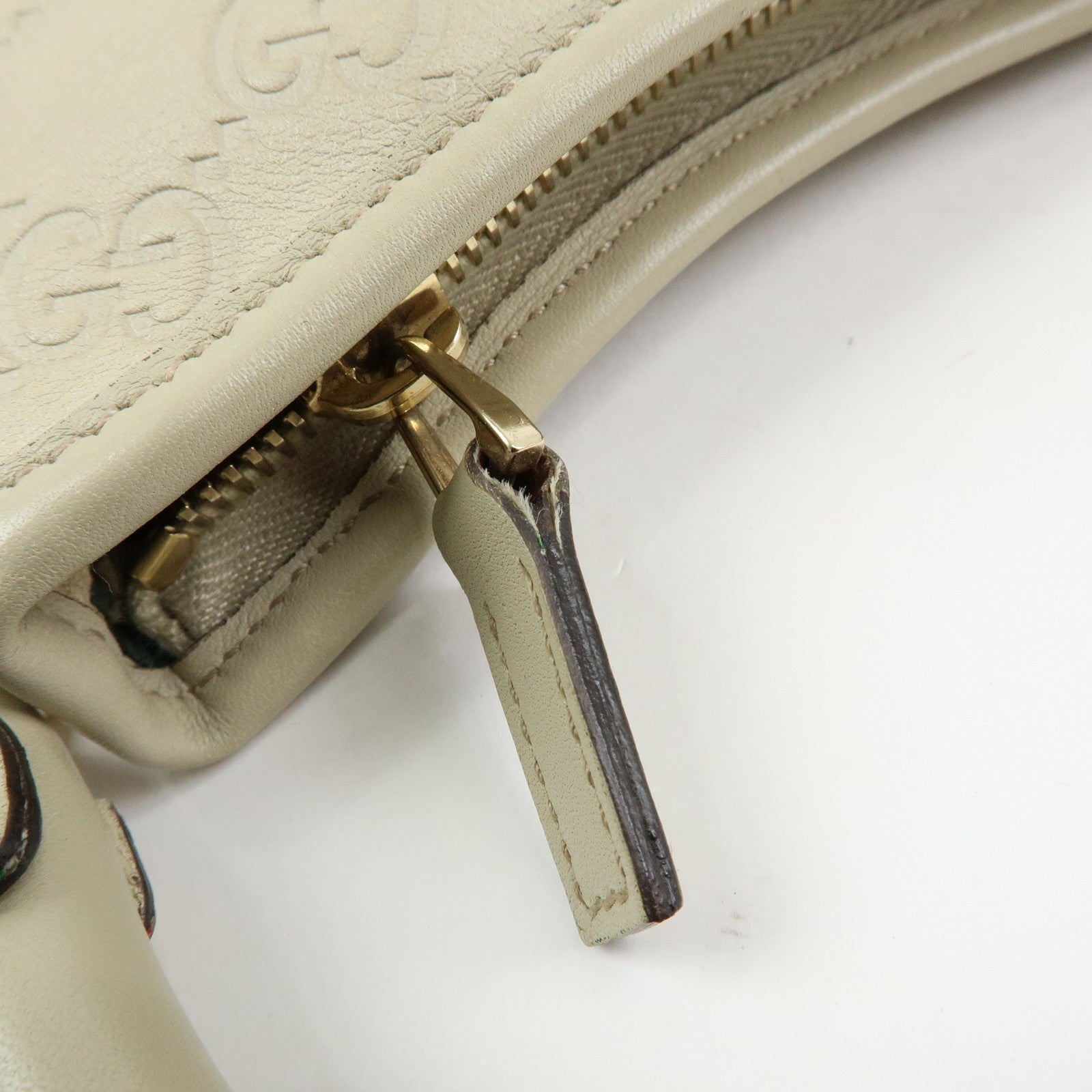 Gucci Abbey Guccissima Shoulder Bag - White, Leather