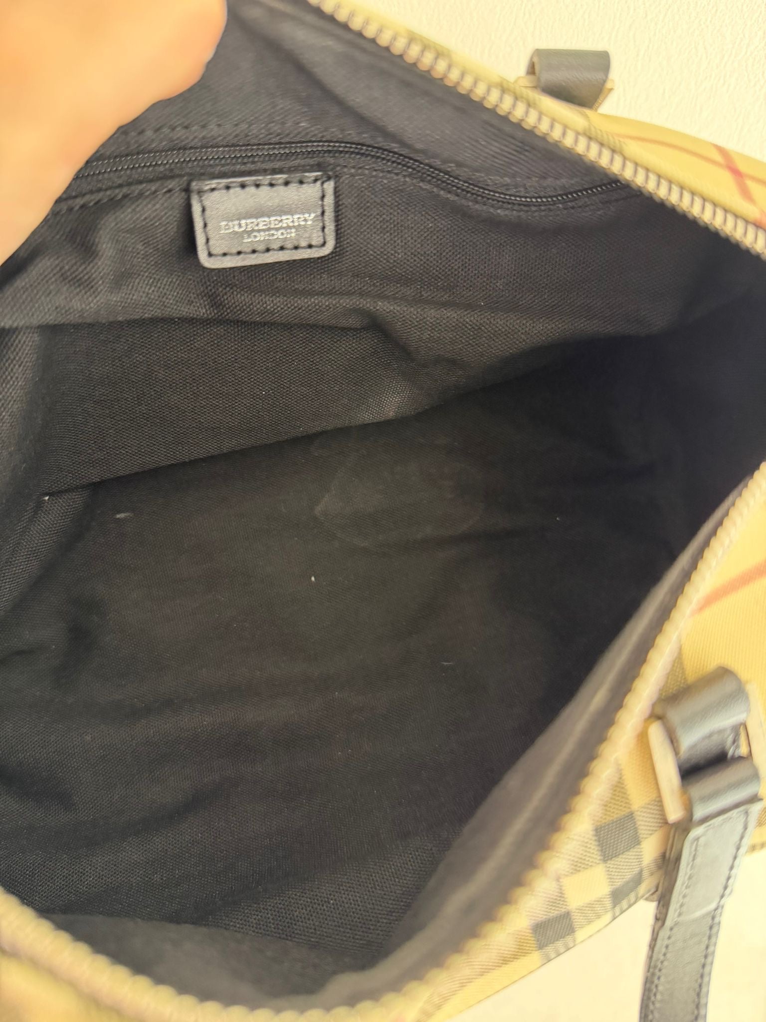 BURBERRY Nova Check Hand Bag- קשה להשגה!