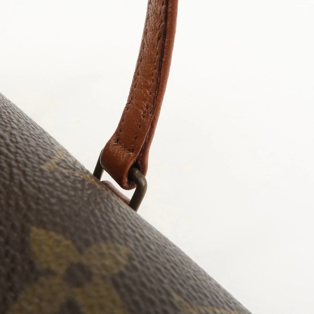 Louis Vuitton Papillon 26