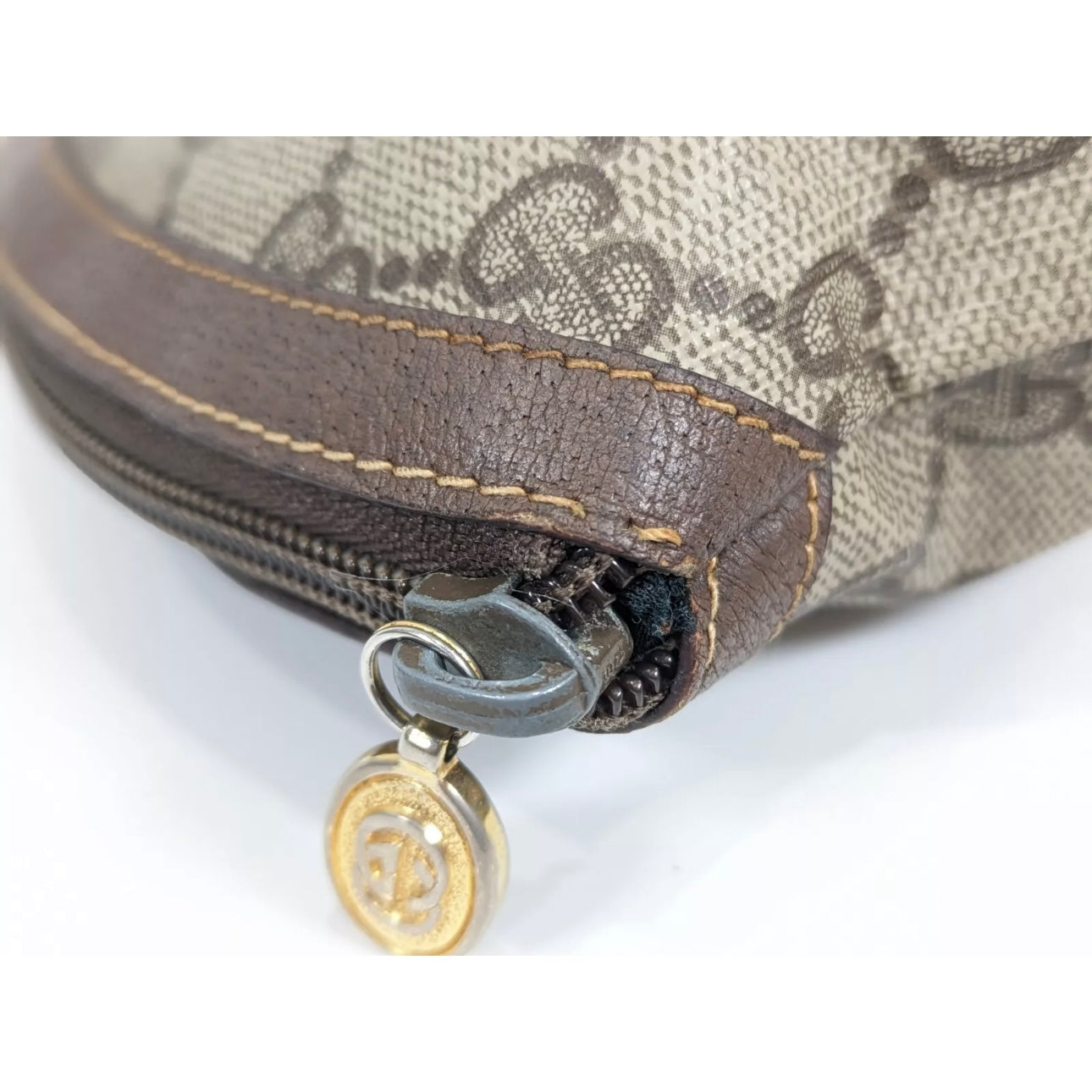 Gucci GG mini clutch