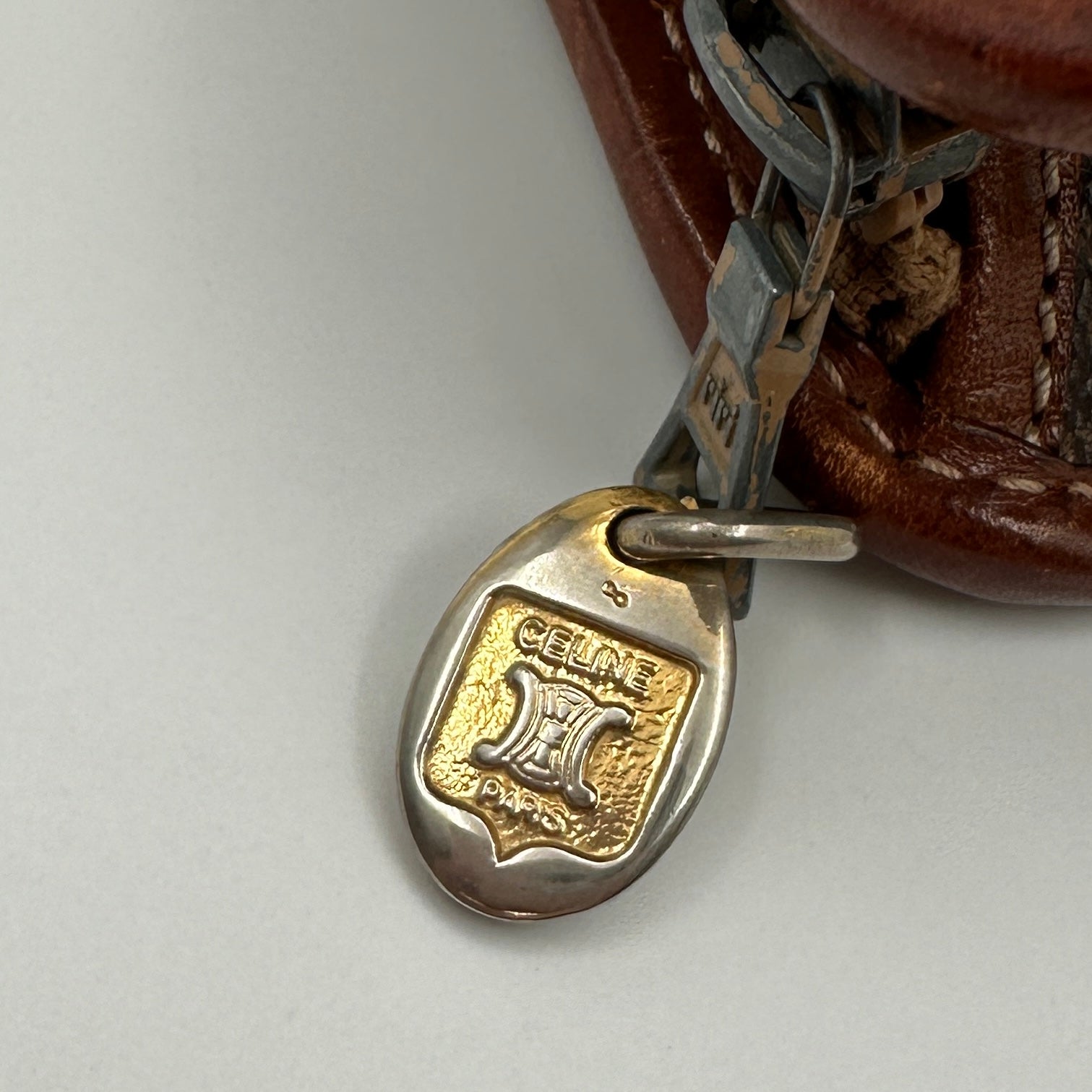 Macadam brown clutch