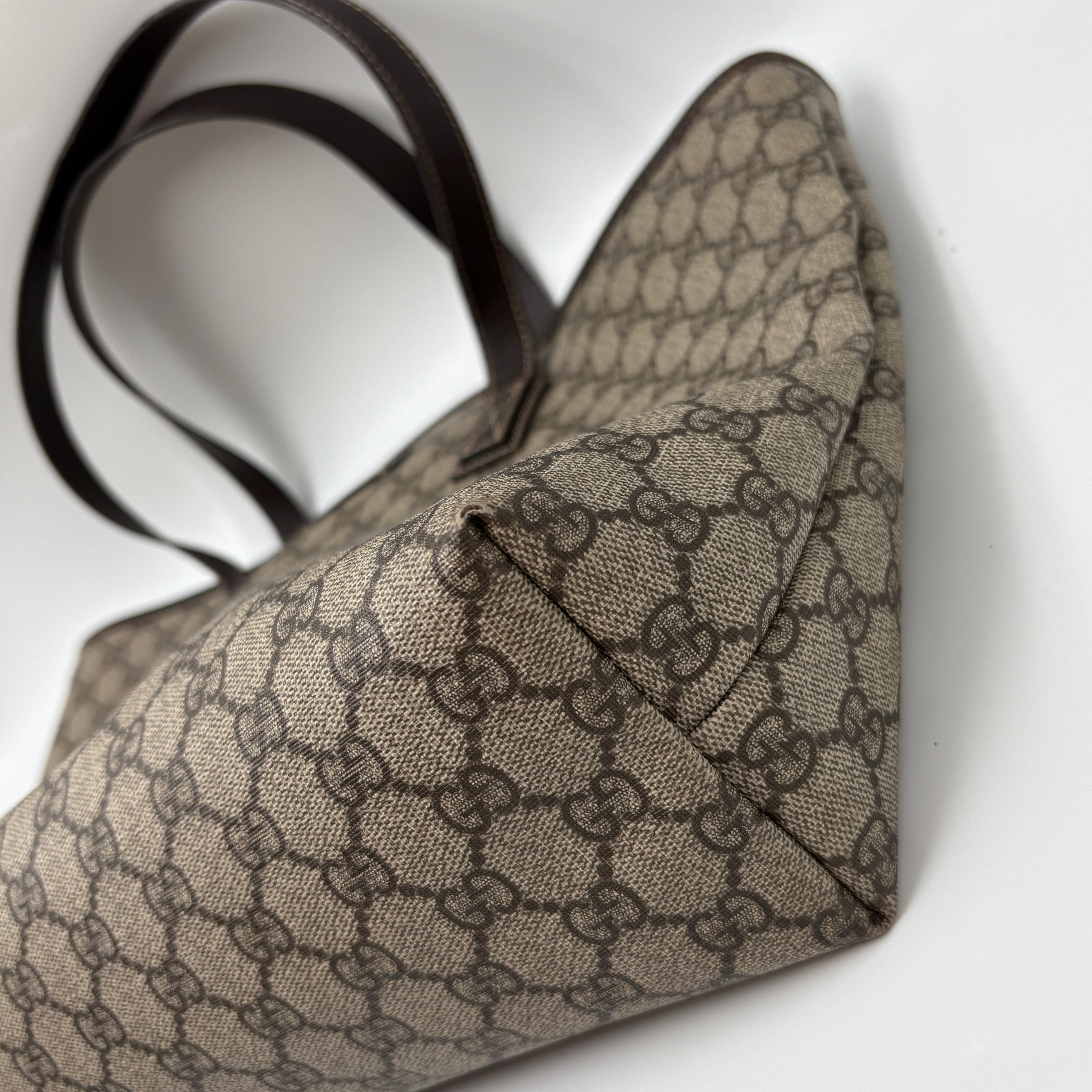 Gucci Supreme Tote bag