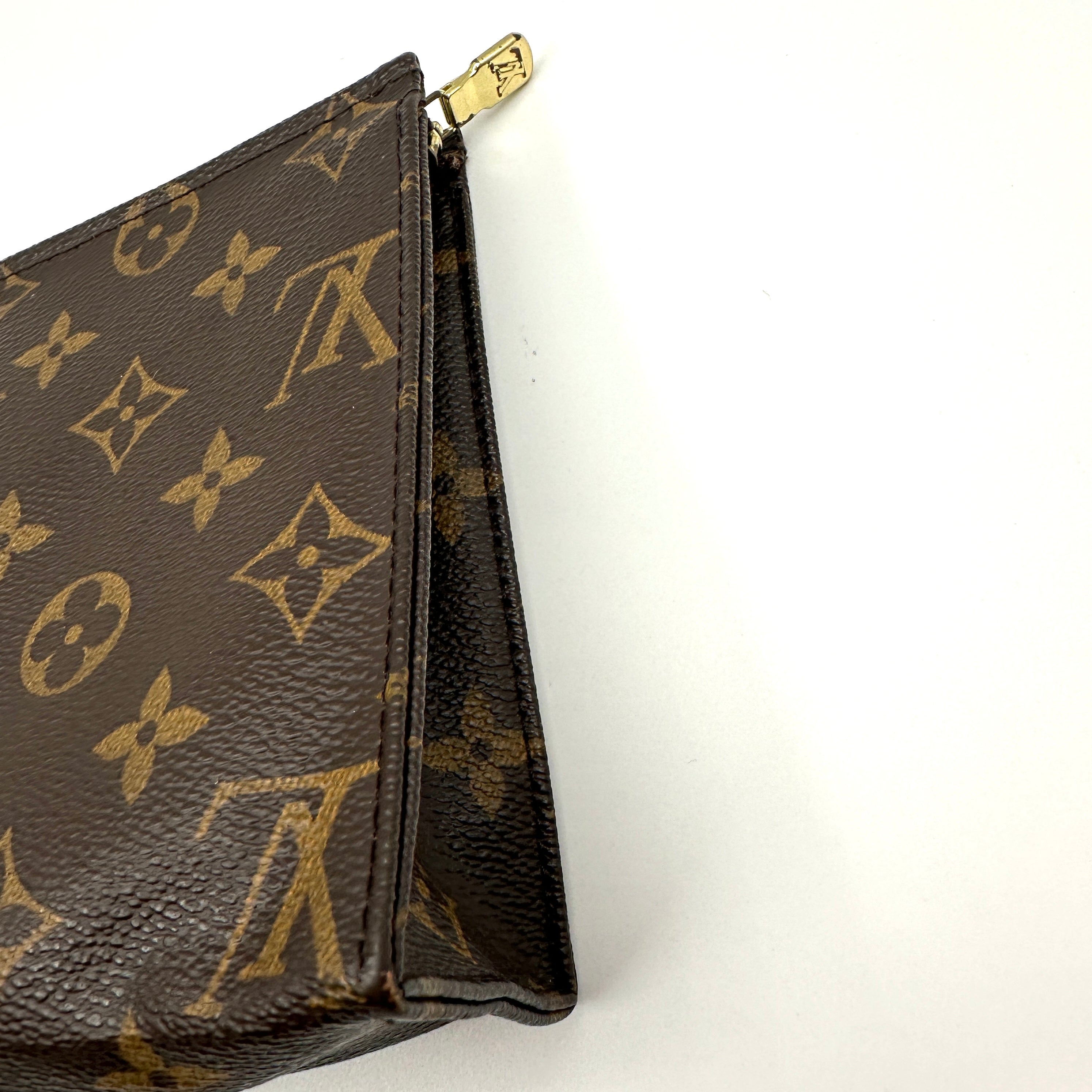 Cosmetics clutch