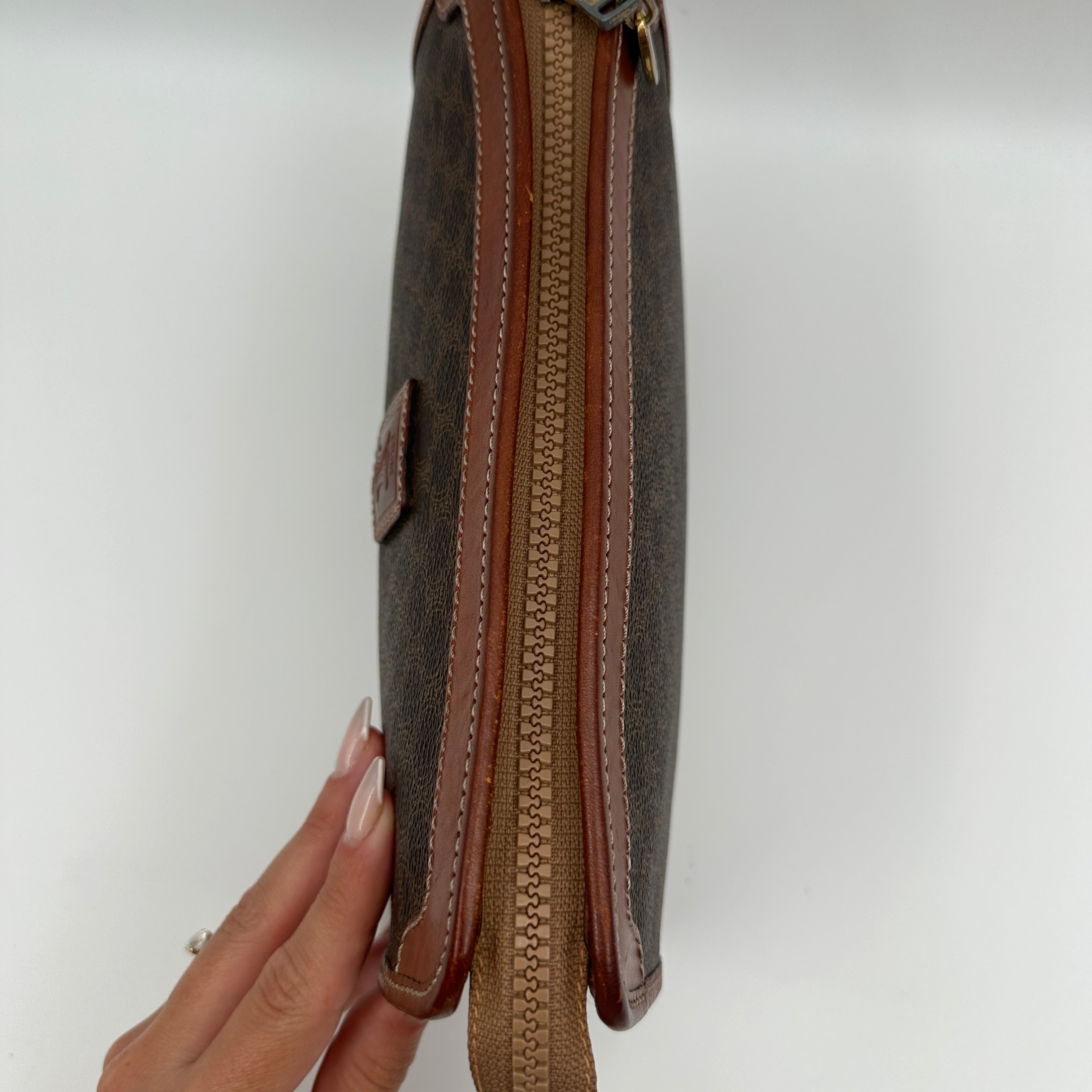 Macadam brown clutch