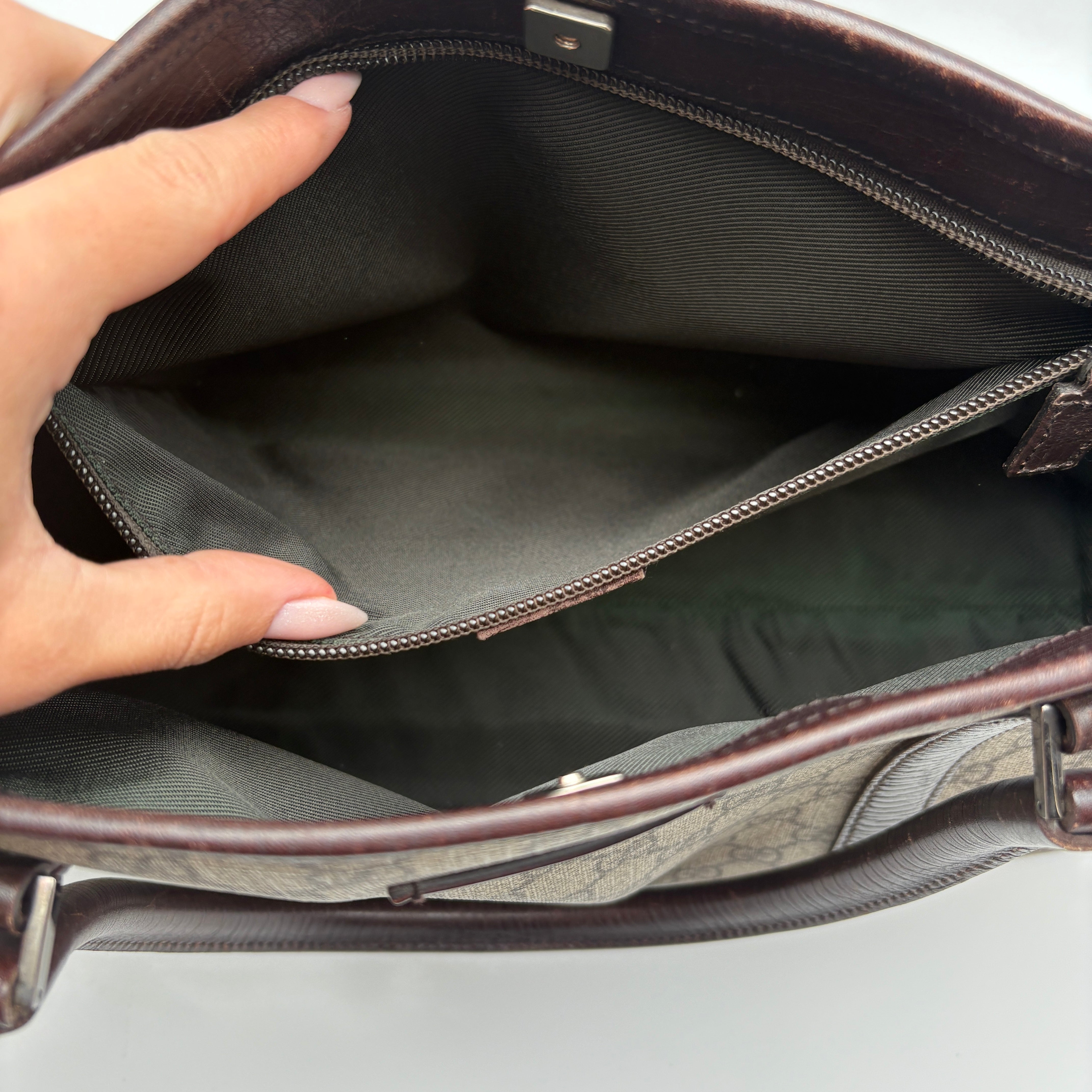 Gucci Supreme tote bag