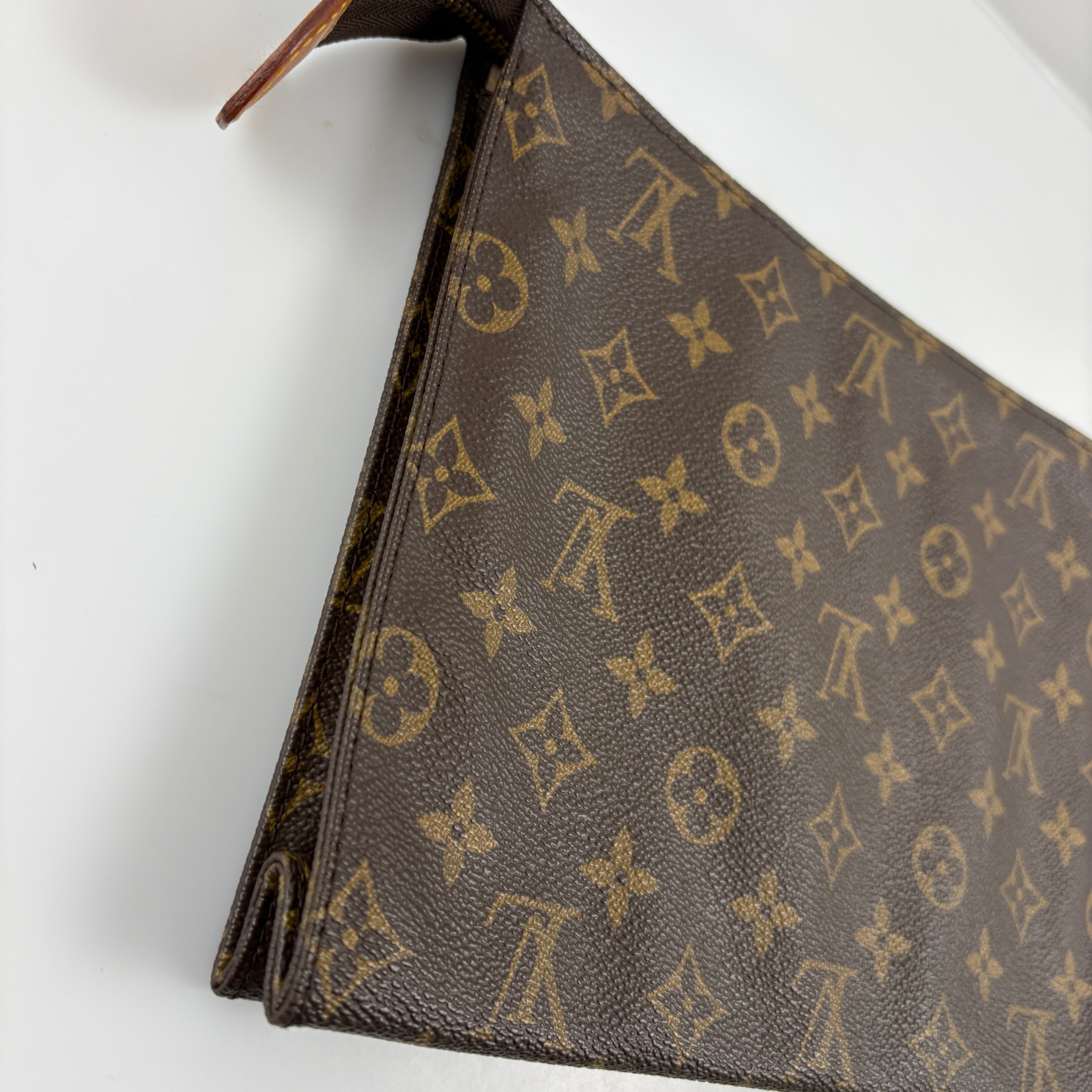 Louis Vuitton Cosmetics Clutch 26