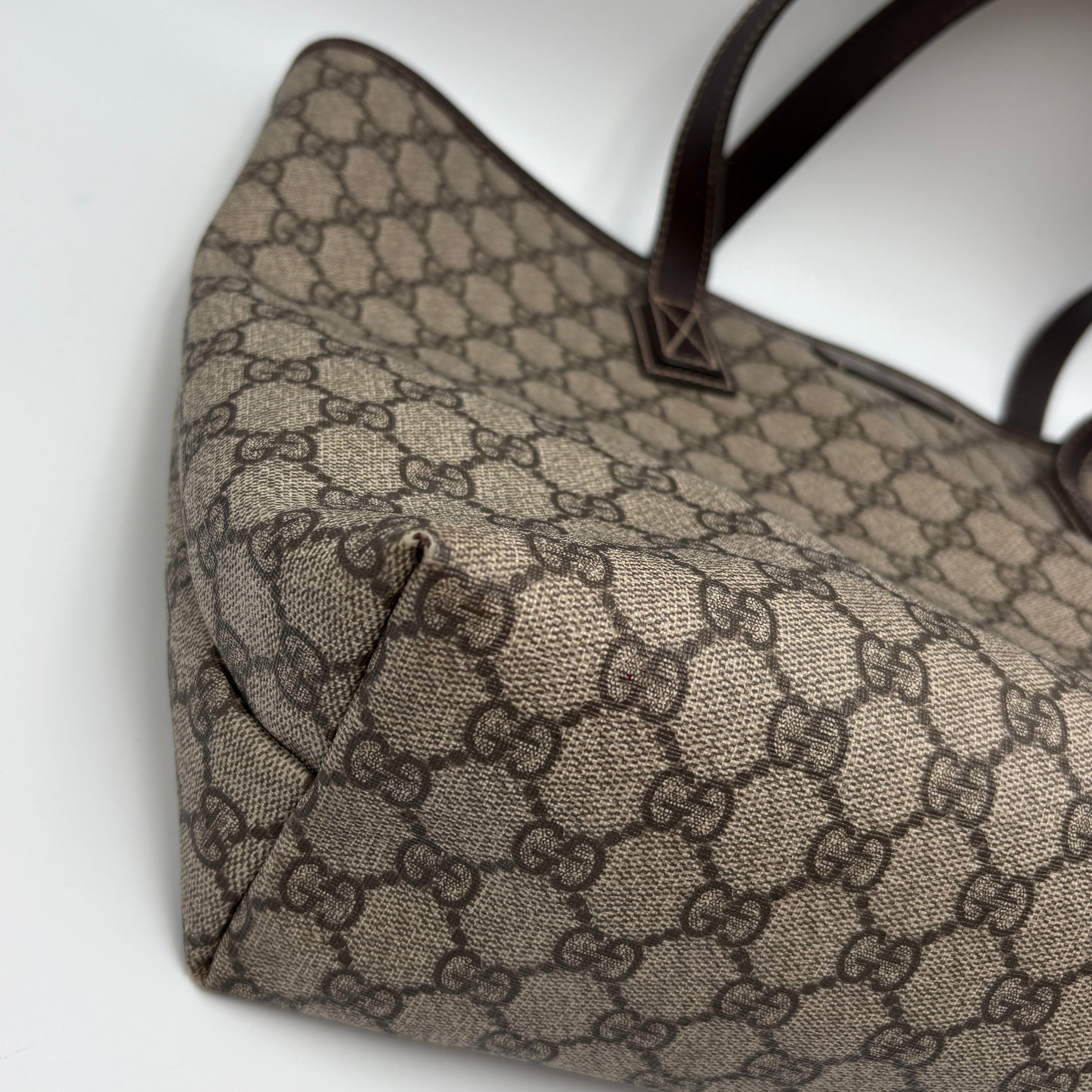 Gucci Supreme Tote bag