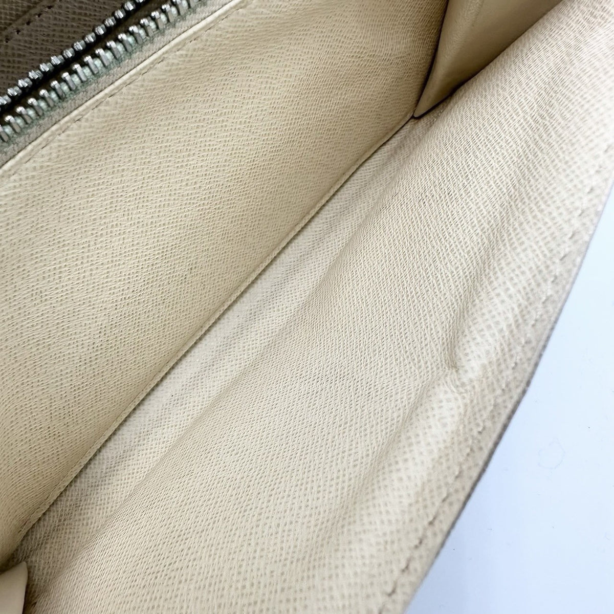 Louis Vuitton Damier Azur Portefeuille Sarah Wallet - White, Leather