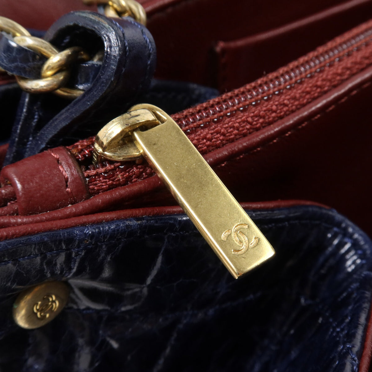 Chanel CC Chain Shoulder Bag - Blue, Calfskin Leather- מגיע עם כרטיס ושקית אבק